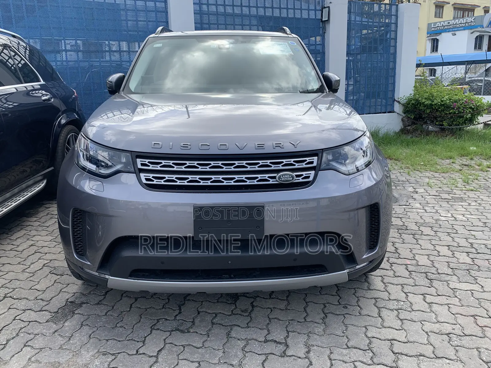 Land Rover Discovery HSE 4x4 2020 Gray