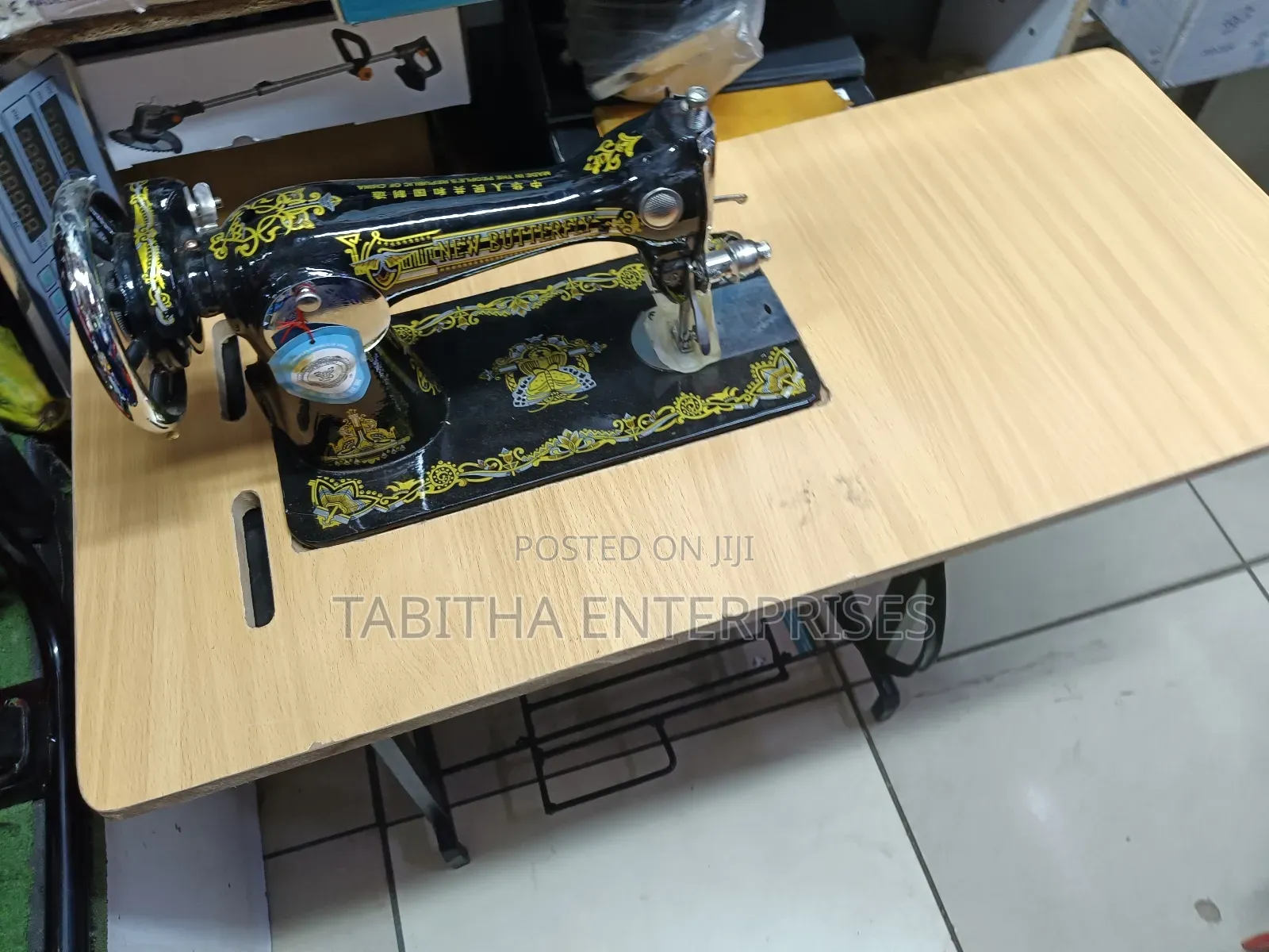 Butterfly Sewing Machine+Table