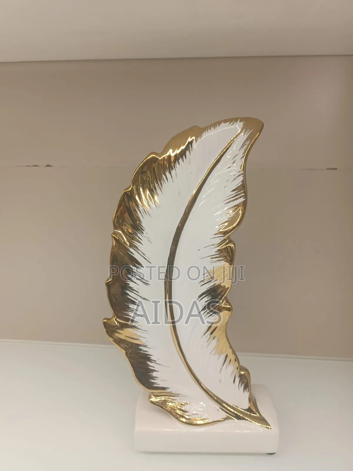 Gorgeous Ceramic Leaf Decor