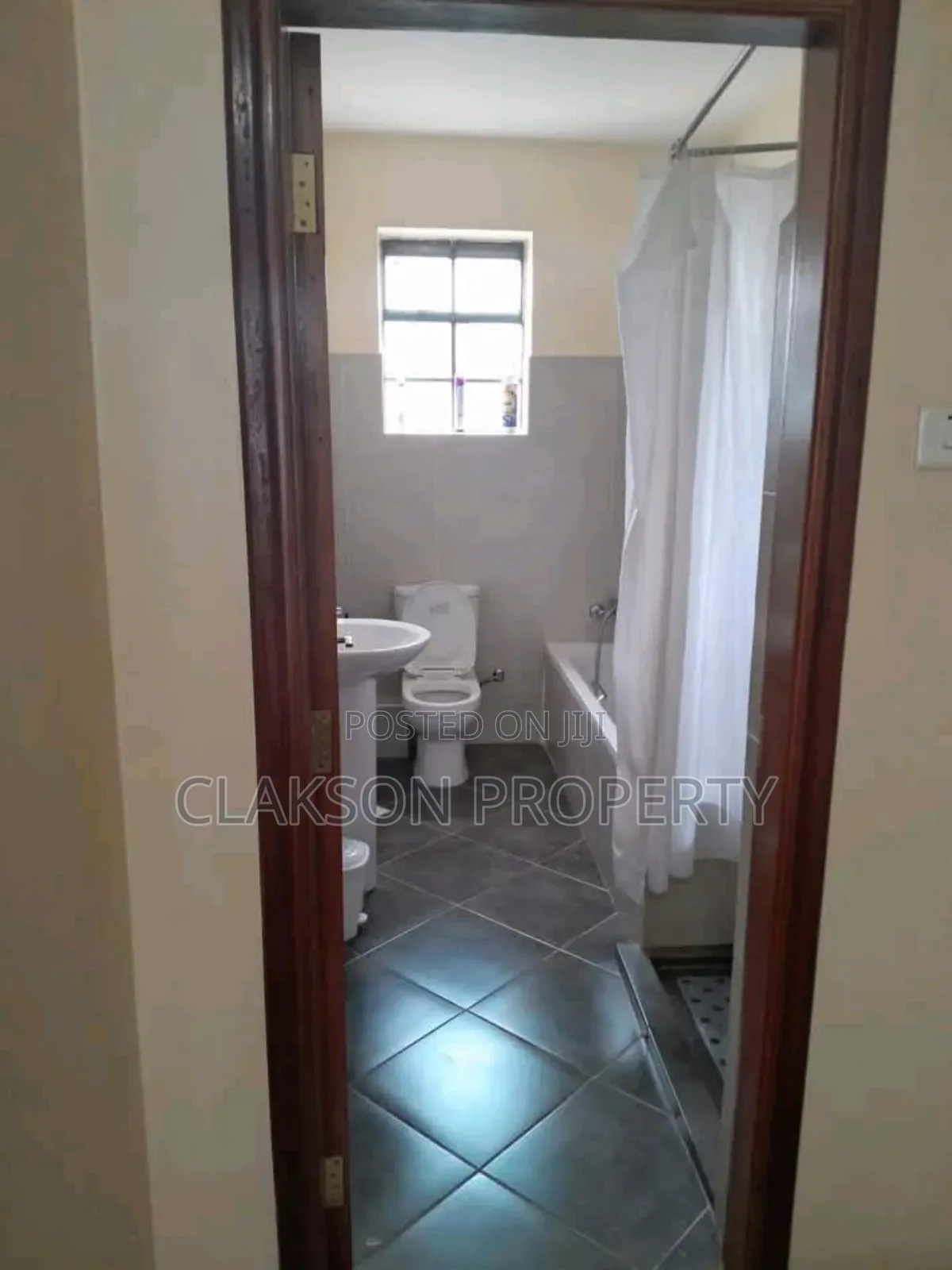 3bdrm Apartment in Woodley for rent