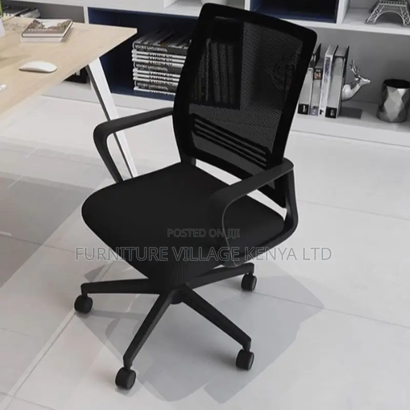 Office Chair:Office Captain’S Chair With Cushioned Mesh Back