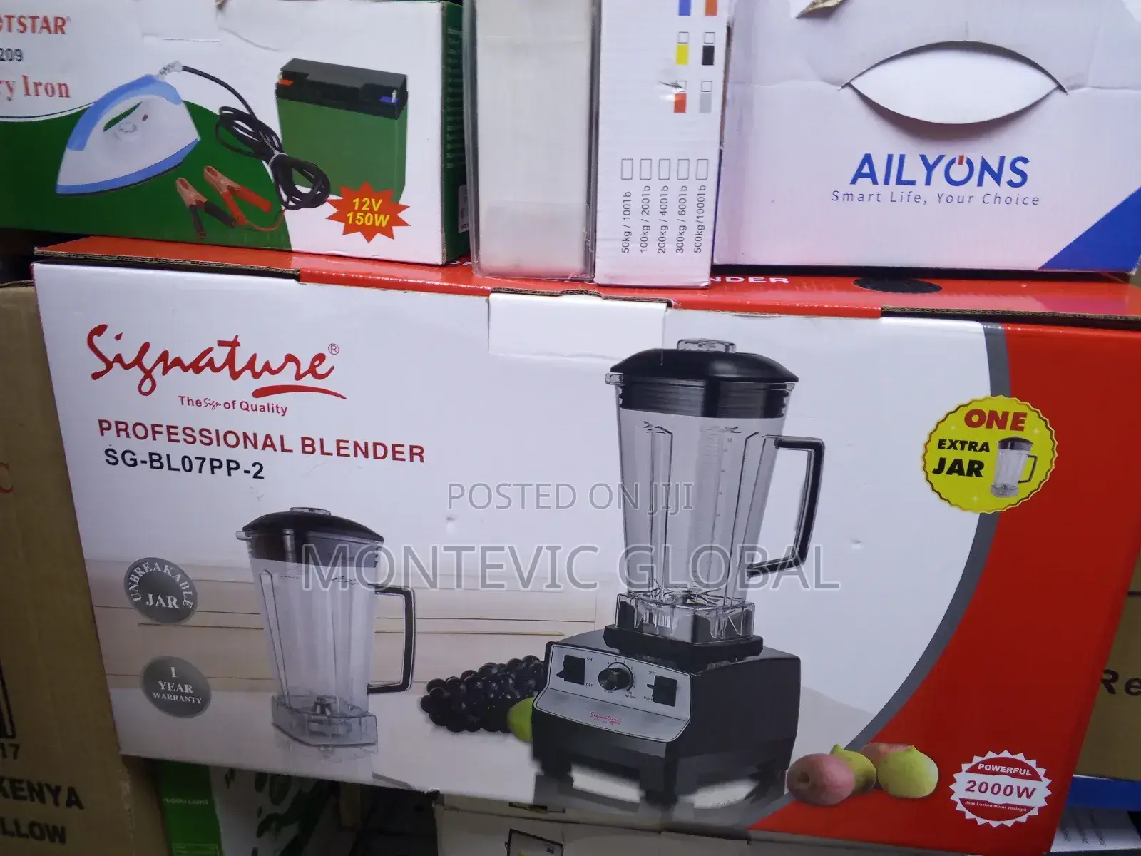 Signature Commercial Blender With An Extra Jar