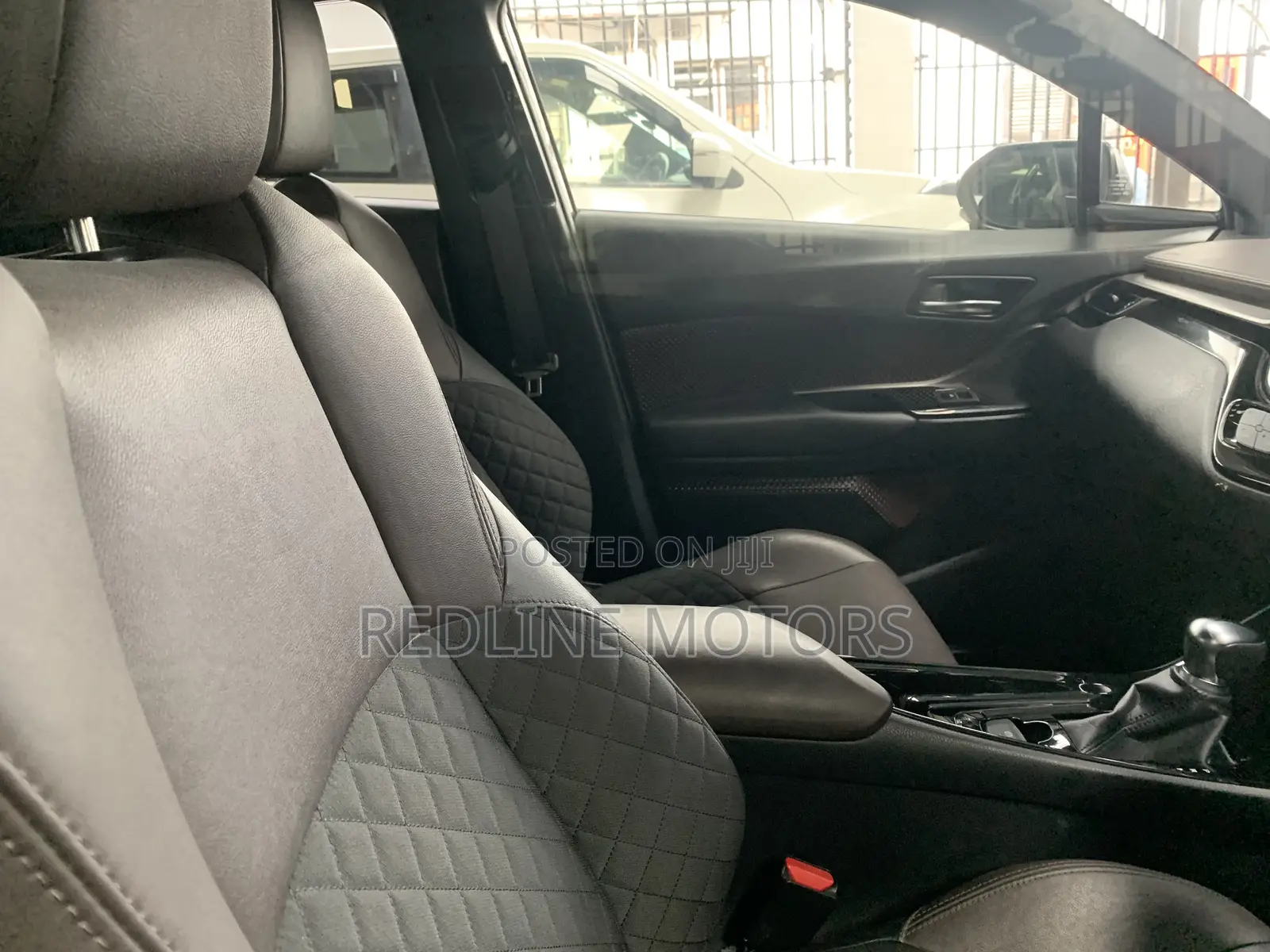 Toyota C-HR XLE FWD Sport Utility (2.0L 4cyl 2AM) 2018 Matt Black