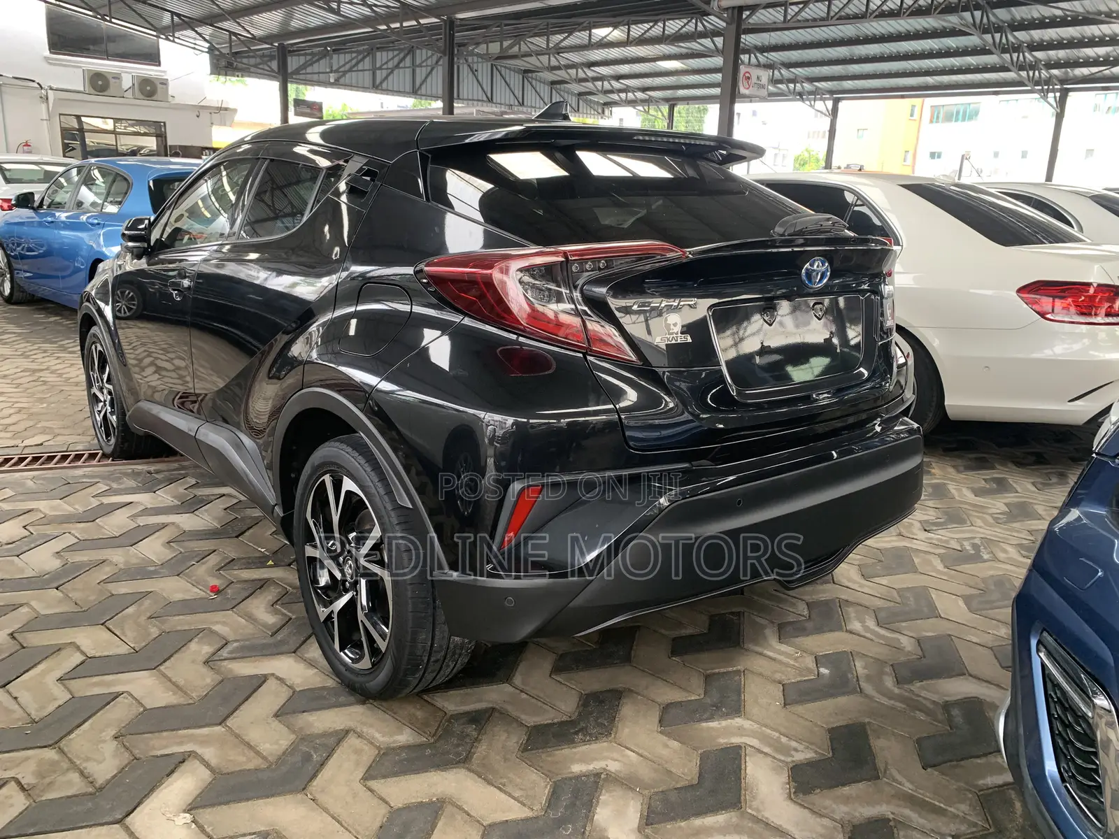 Toyota C-HR XLE FWD Sport Utility (2.0L 4cyl 2AM) 2018 Matt Black