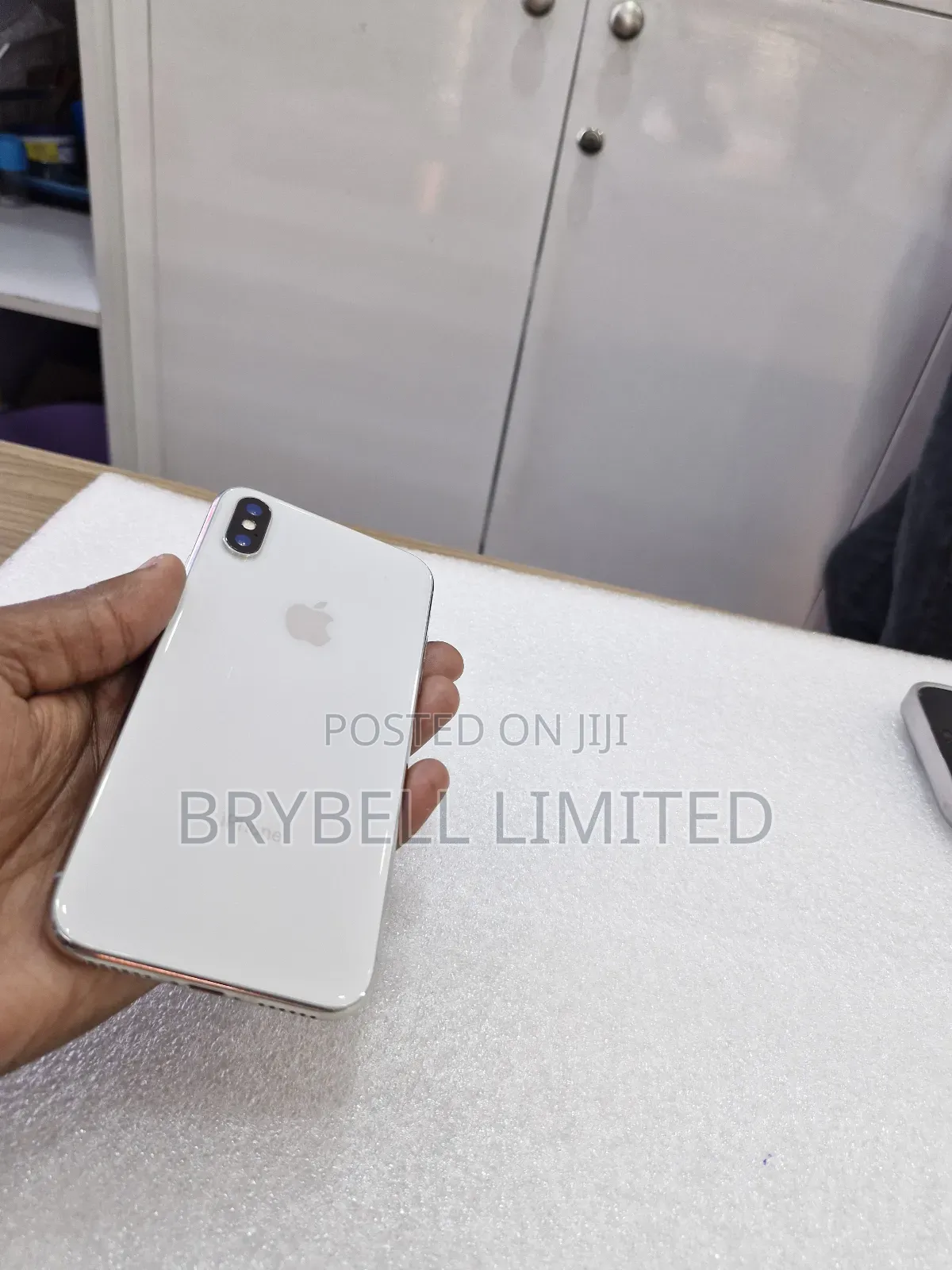 Apple iPhone X 64 GB White