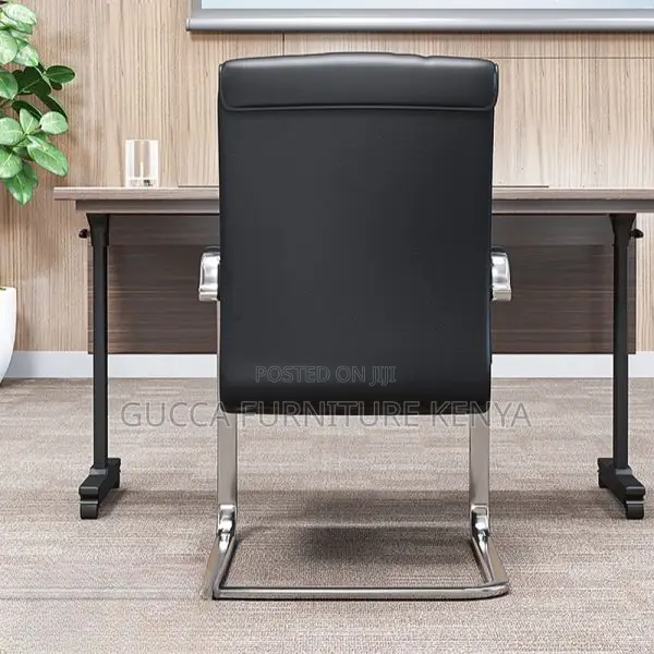 Office Chair:Black Ergonomic Leather Studio/Conference Chair