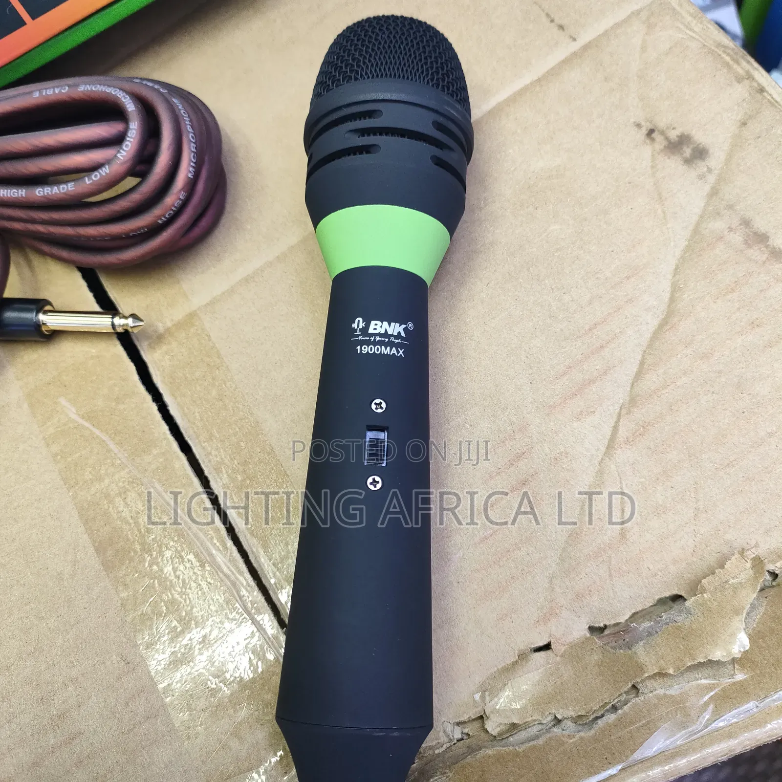 BNK Dynamic Wired Microphone With 10m Cable