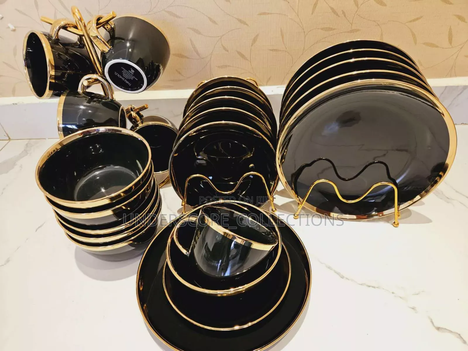 Black and Gold Dinner Set