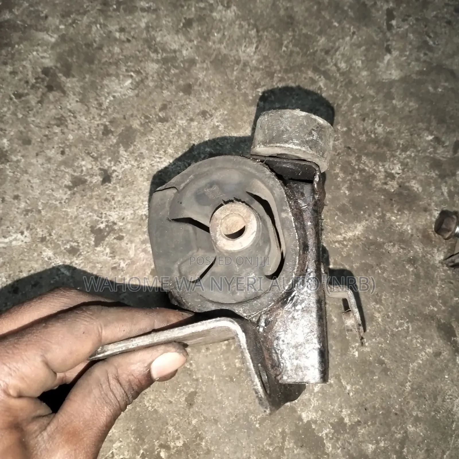 Voxy,Noah Old Model Gearbox Mounting