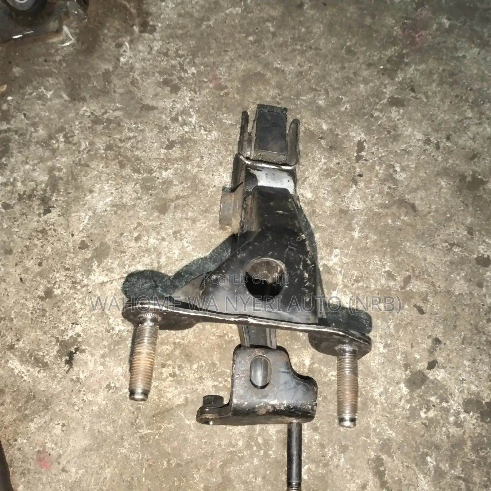 Voxy,Noah Old Model Rear Gear Mount