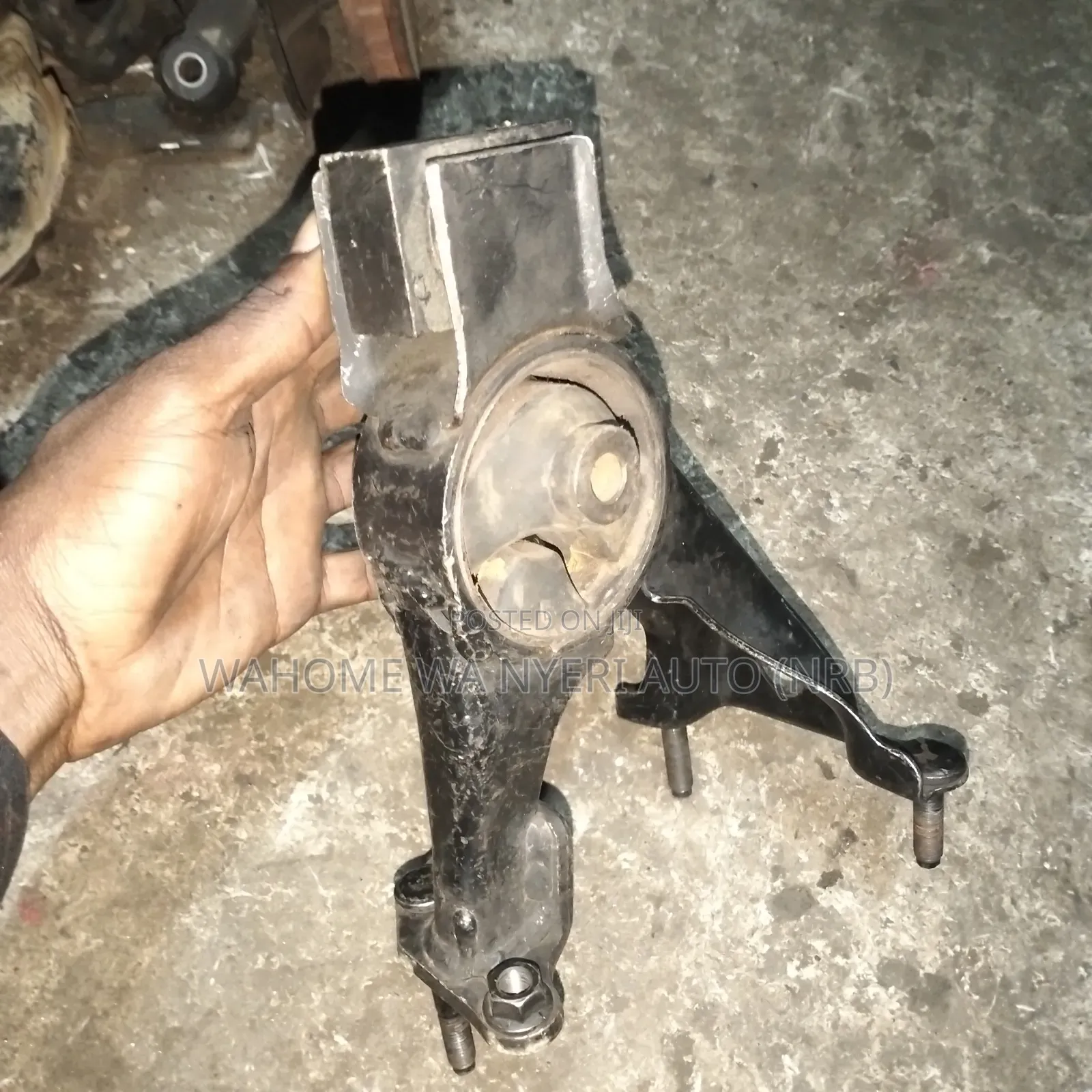 Voxy,Noah Old Model Rear Gear Mount