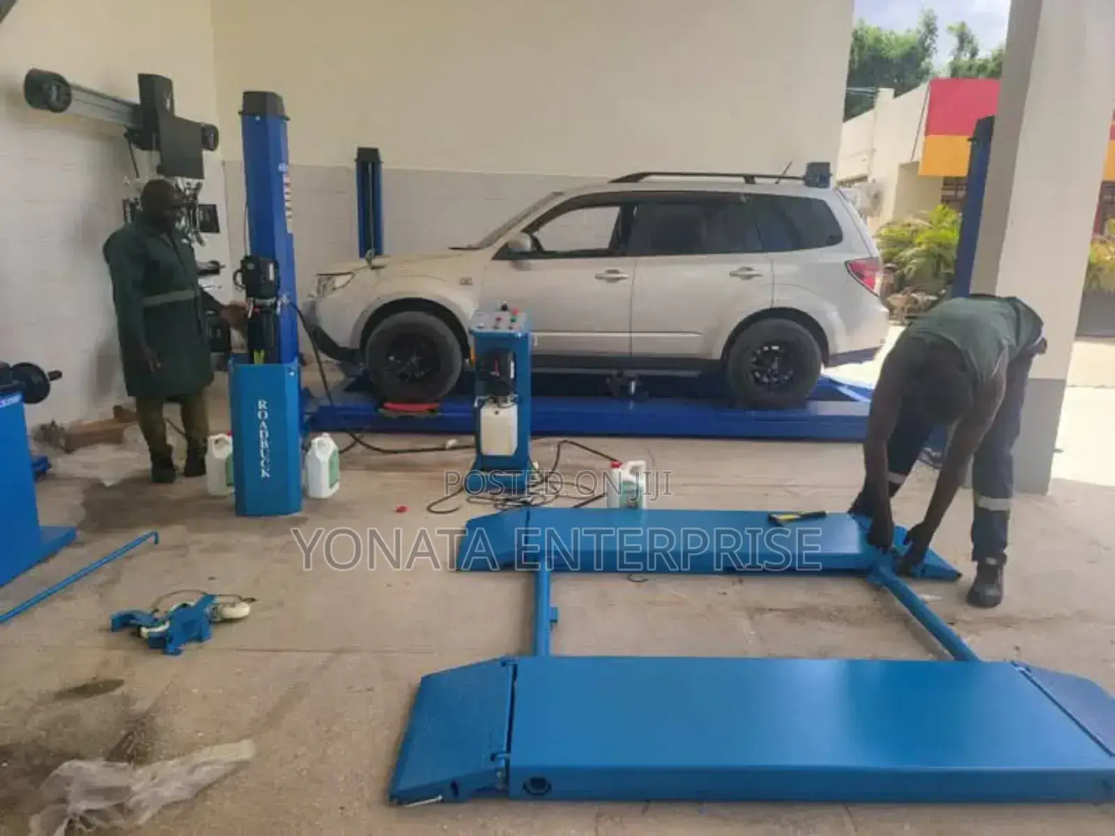 Four Post Car Lift