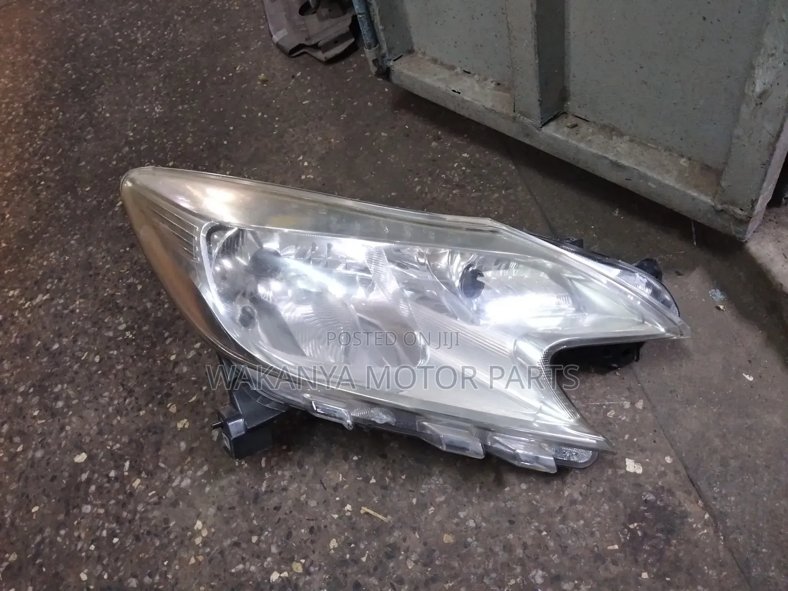 Nissan Note E12 (2012/13/14) Non Xenon Head Lamp. Ex Japan