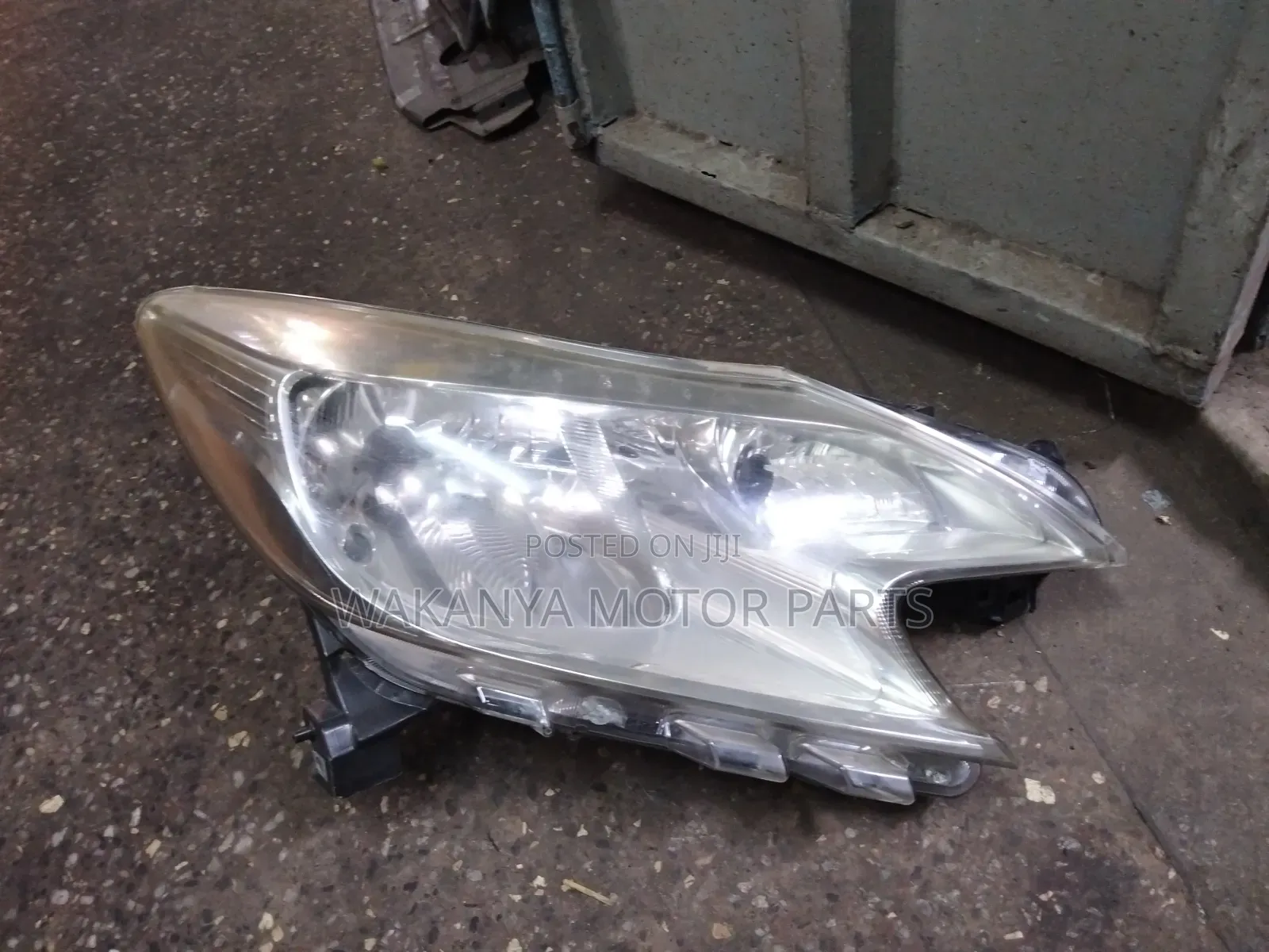 Nissan Note E12 (2012/13/14) Non Xenon Head Lamp. Ex Japan