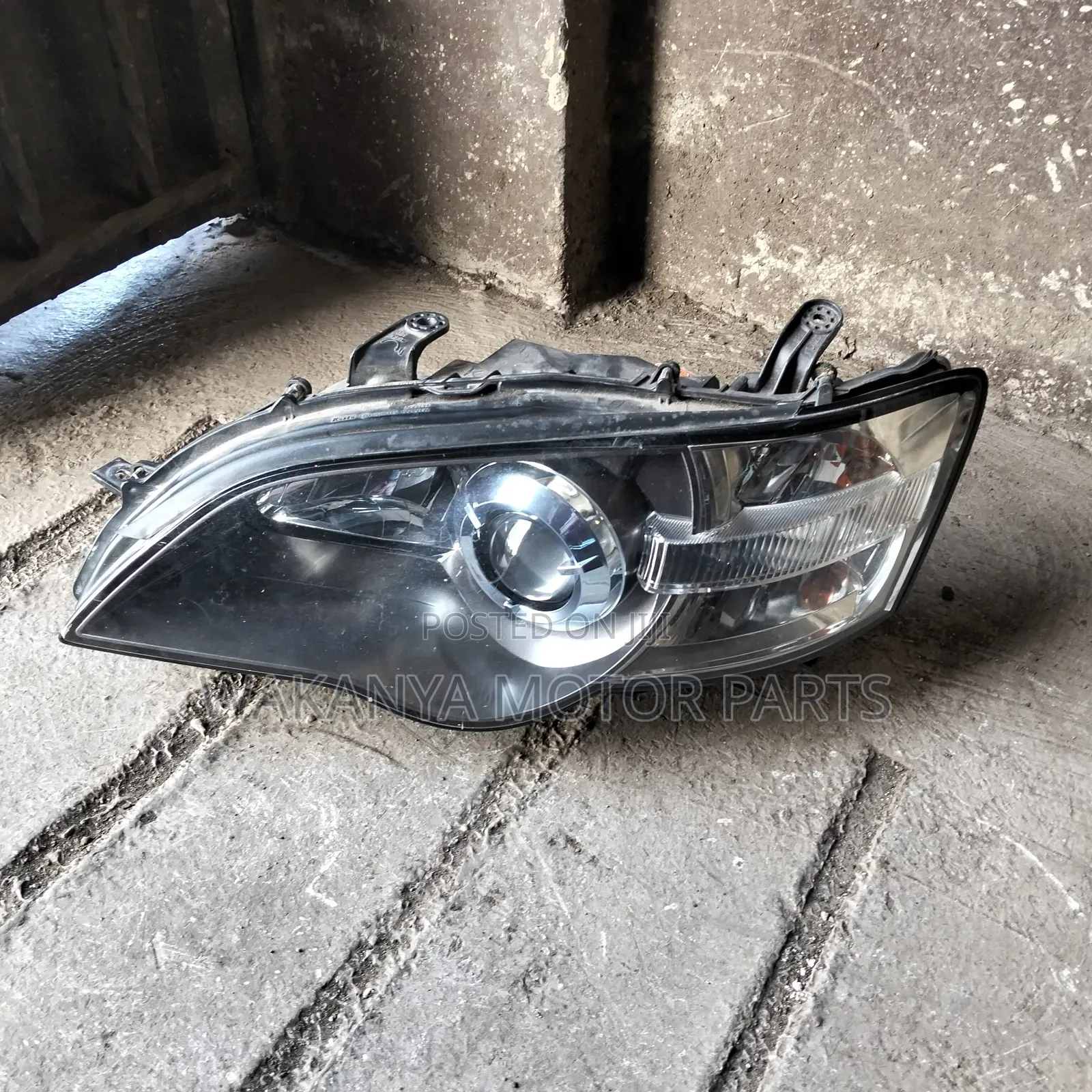 Subaru Legacy Bp5 (2005) Xenon Headlamp. Ex Japan