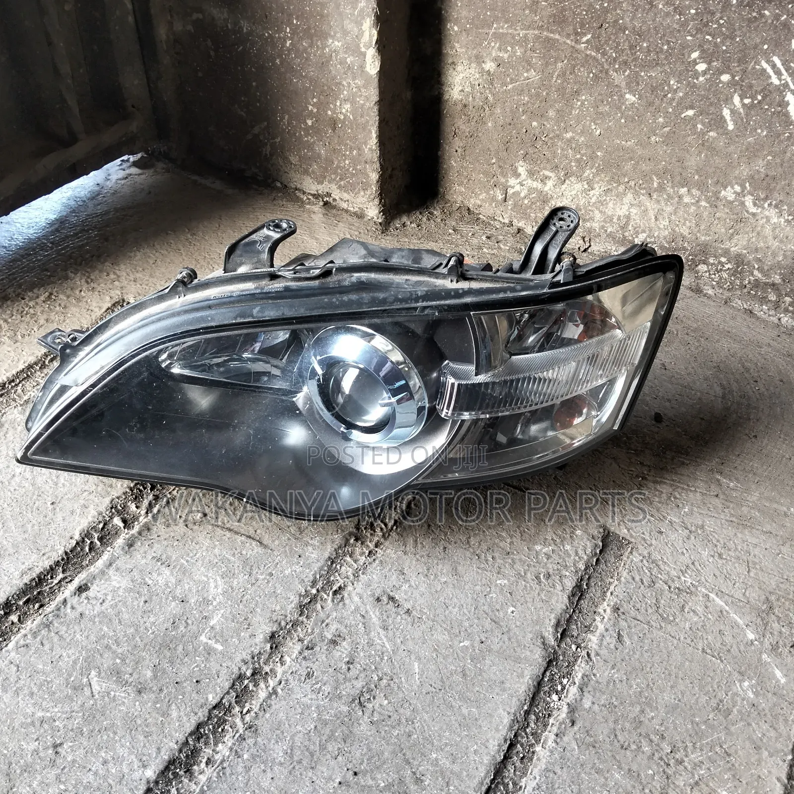 Subaru Legacy Bp5 (2005) Xenon Headlamp. Ex Japan