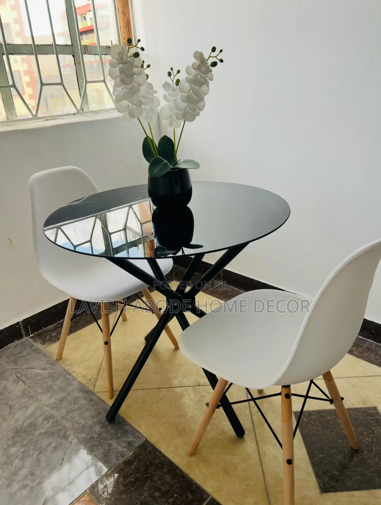 Round Dining Table Set With 2 Eames Chairs