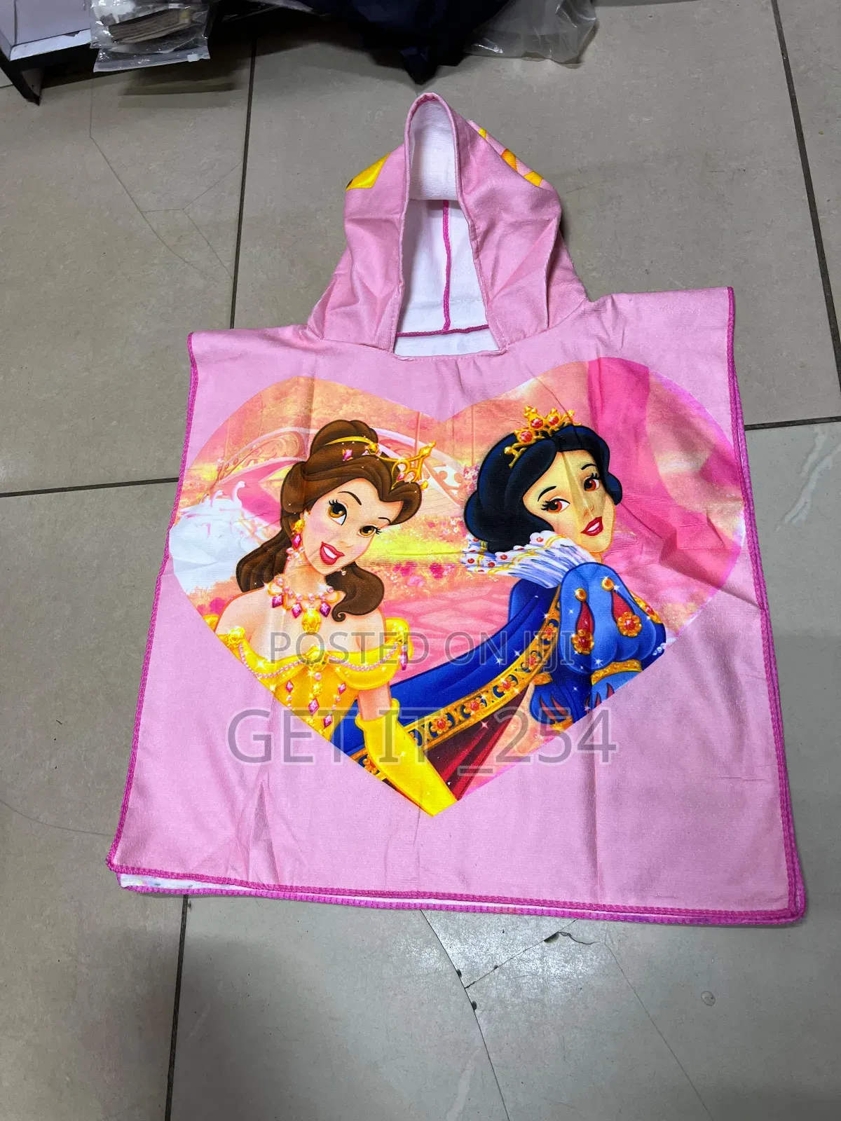 Cartoon Themed Hooded Kids Towels 
Perfect For Swimming