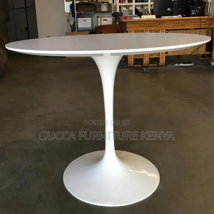 Dining Tables:Round Dining Table With Tulip Steel Round Base