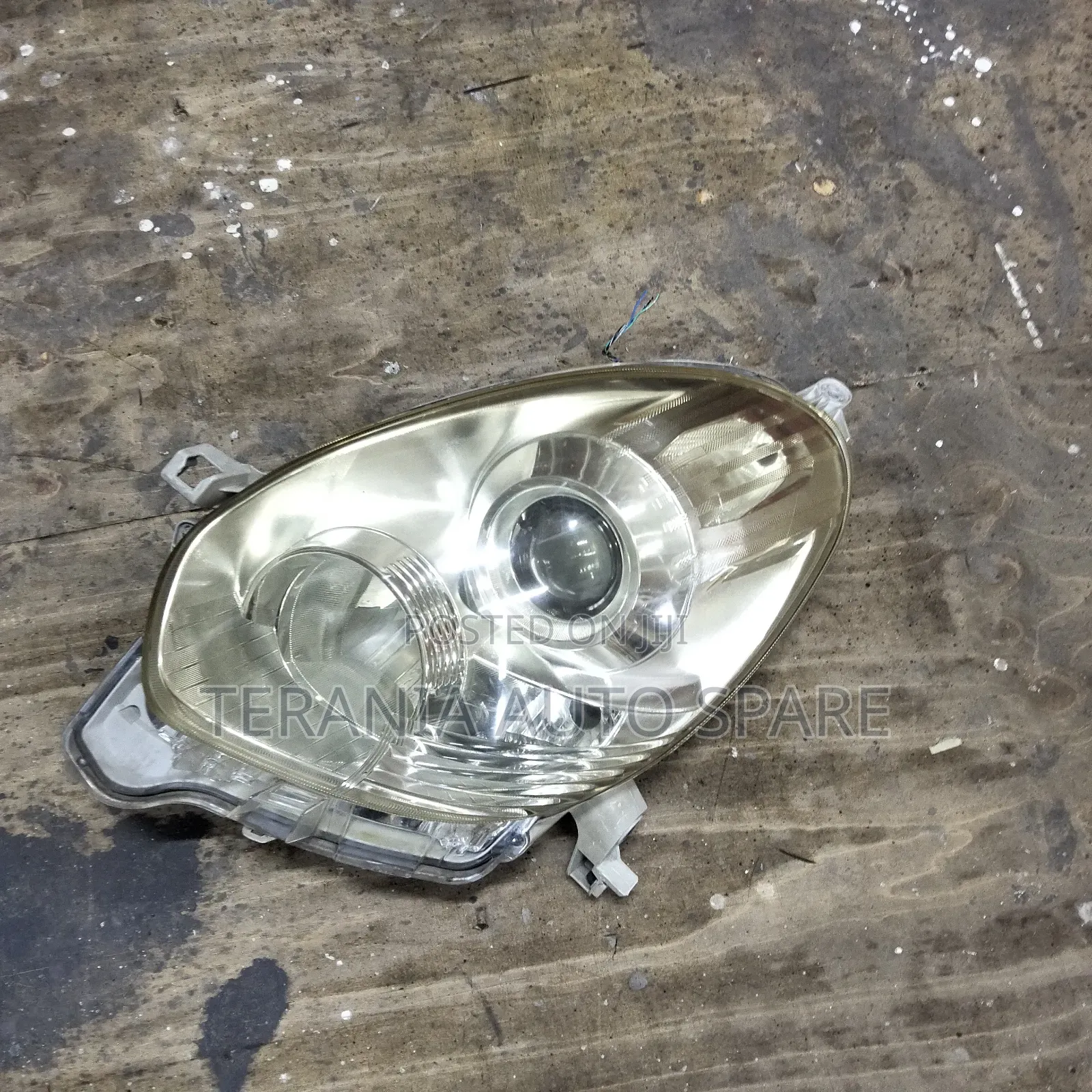 Passo 2010 Headlight