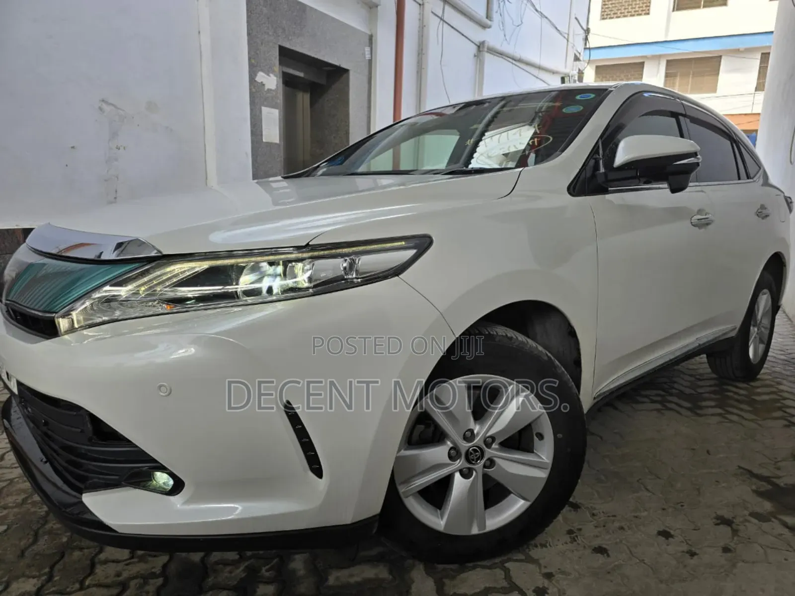 Toyota Harrier 2.0 2019 White
