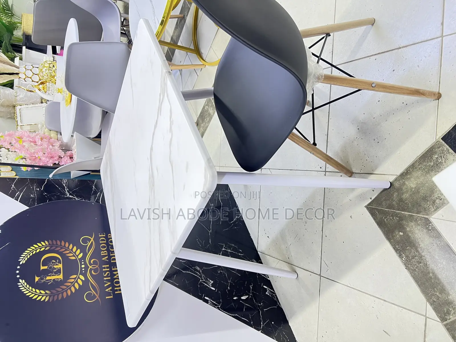 Square Table Dinner Table / Study Desk for Small Apartment