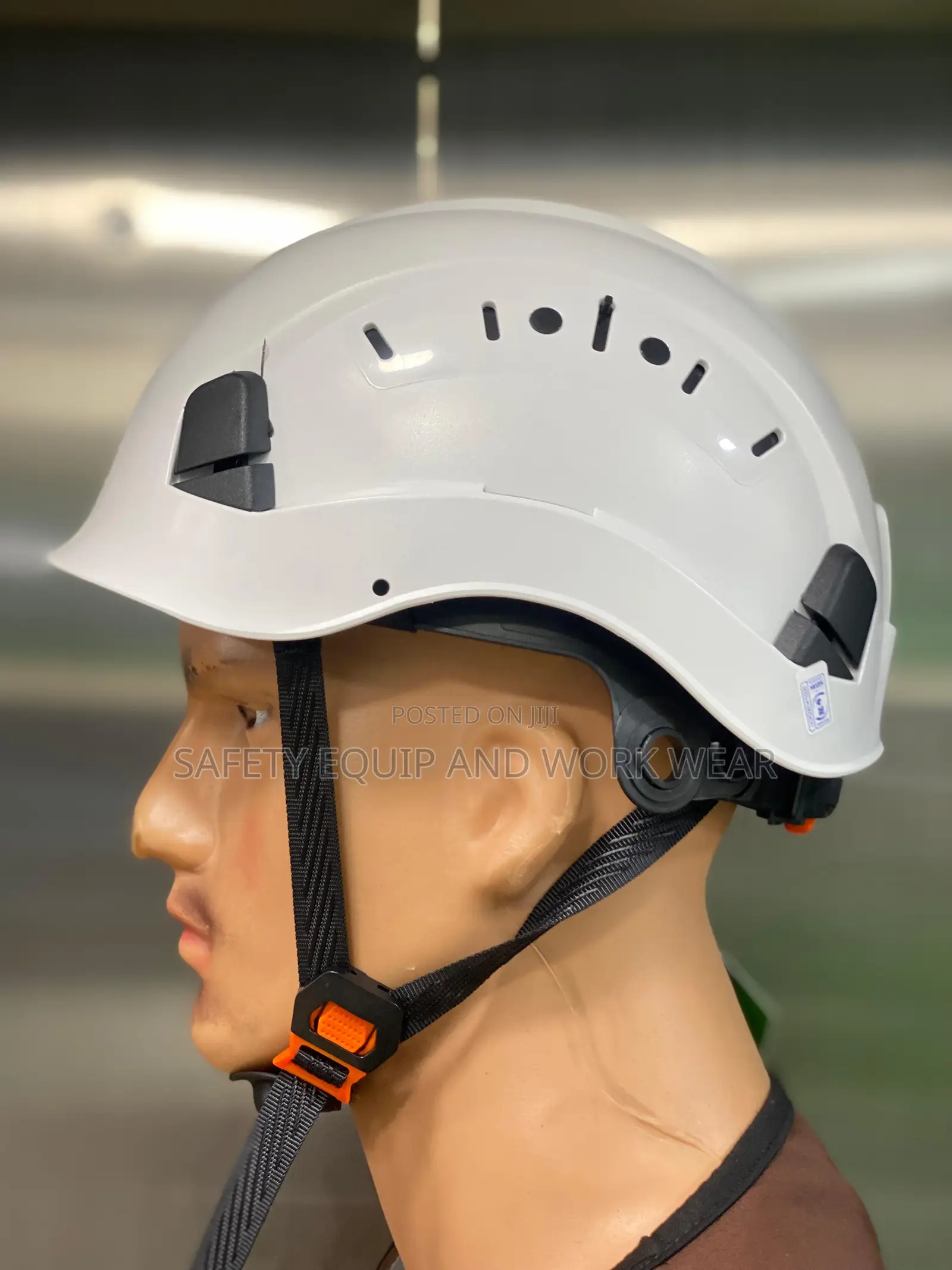 Work At Height Heavy Duty Helmet – Emergency Rescue Ready.
