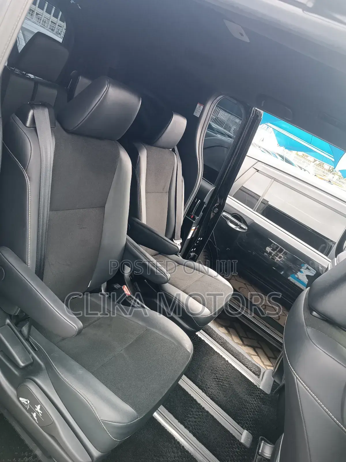 Toyota Noah 2018 White