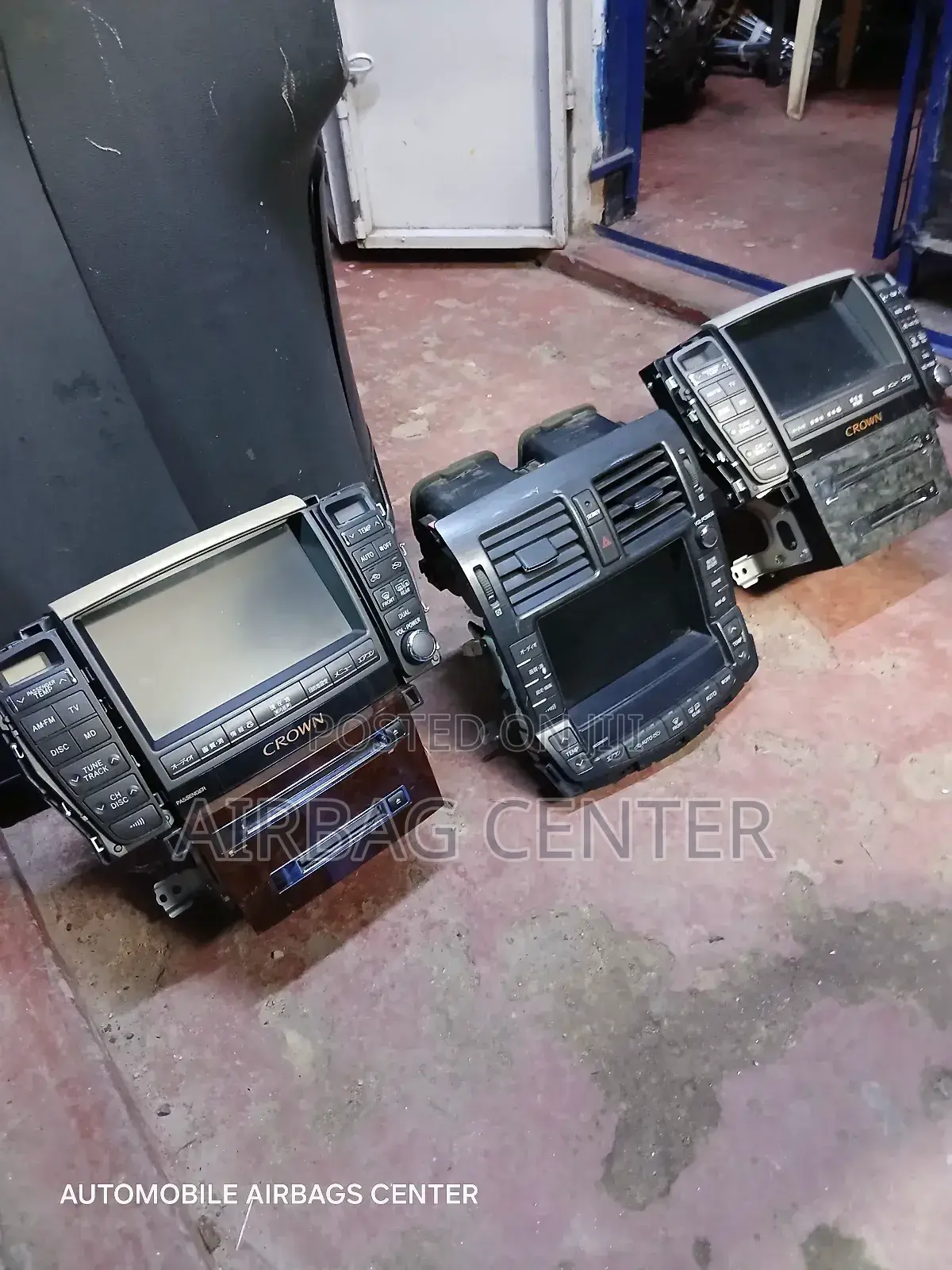 Toyota Crown Radio and Ac Unit