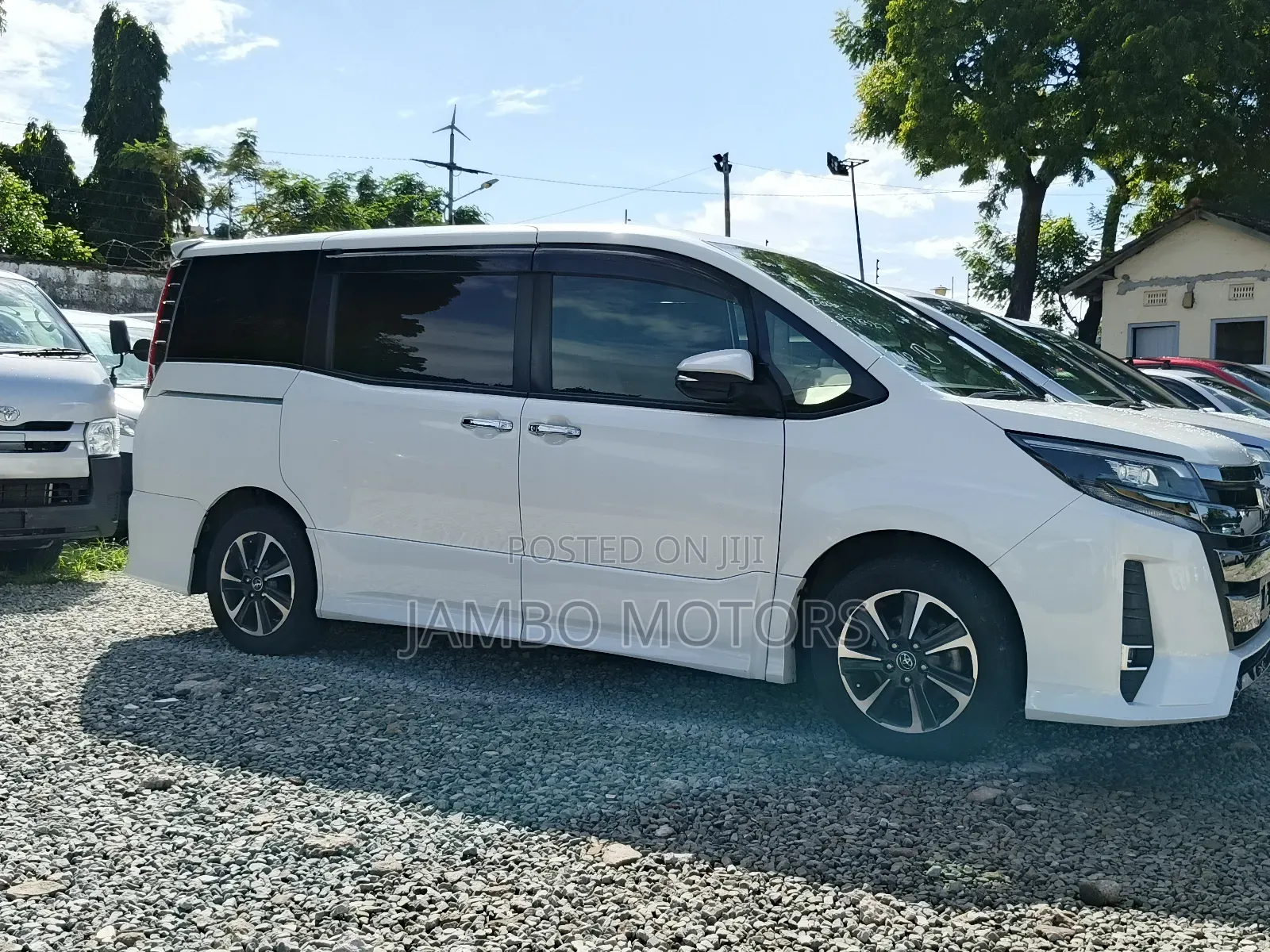 Toyota Noah 2.0 FWD (7 Seater) 2019 White
