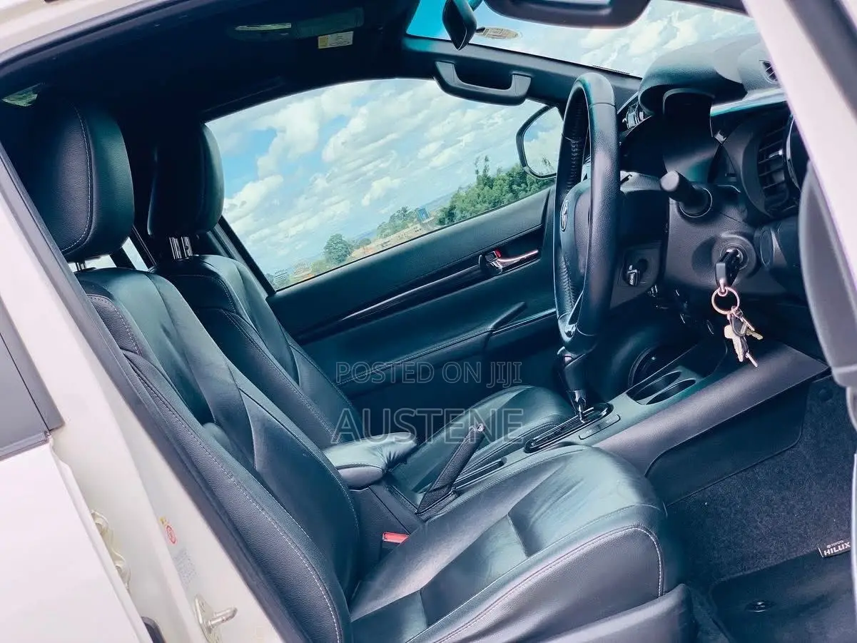 Toyota Hilux 2018 White