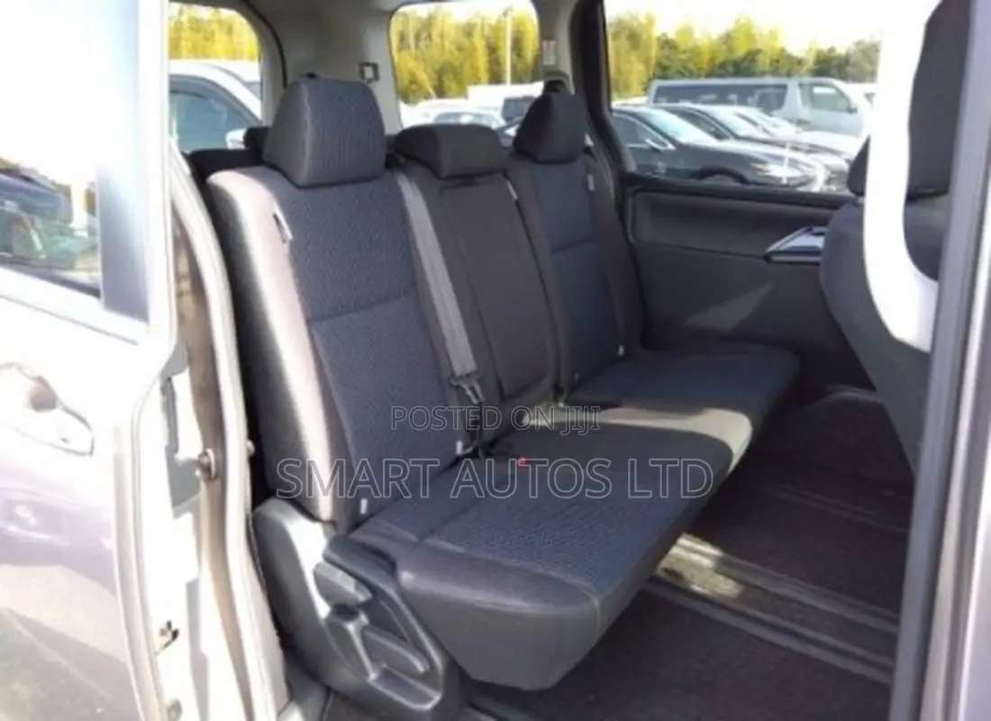 Toyota Voxy 2018 Gray
