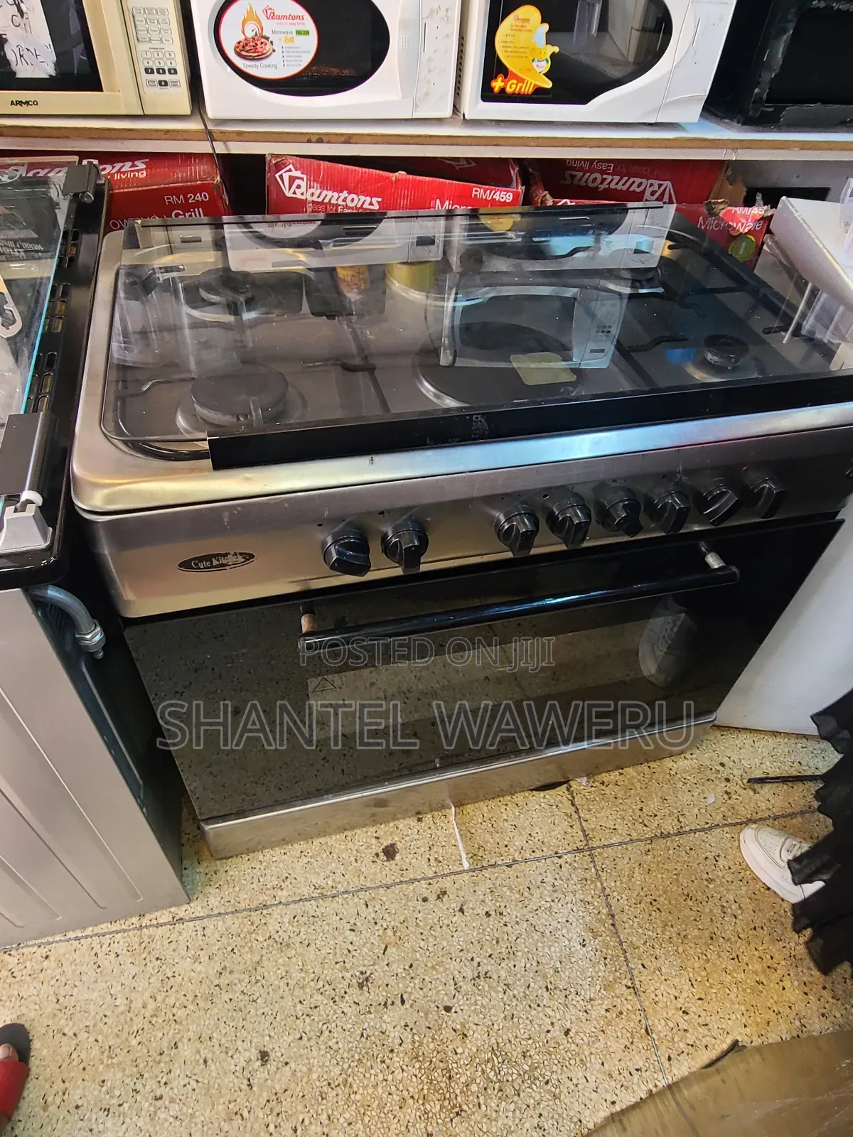 Black Cooker With Four Gas Banners and Two Electric Banners
