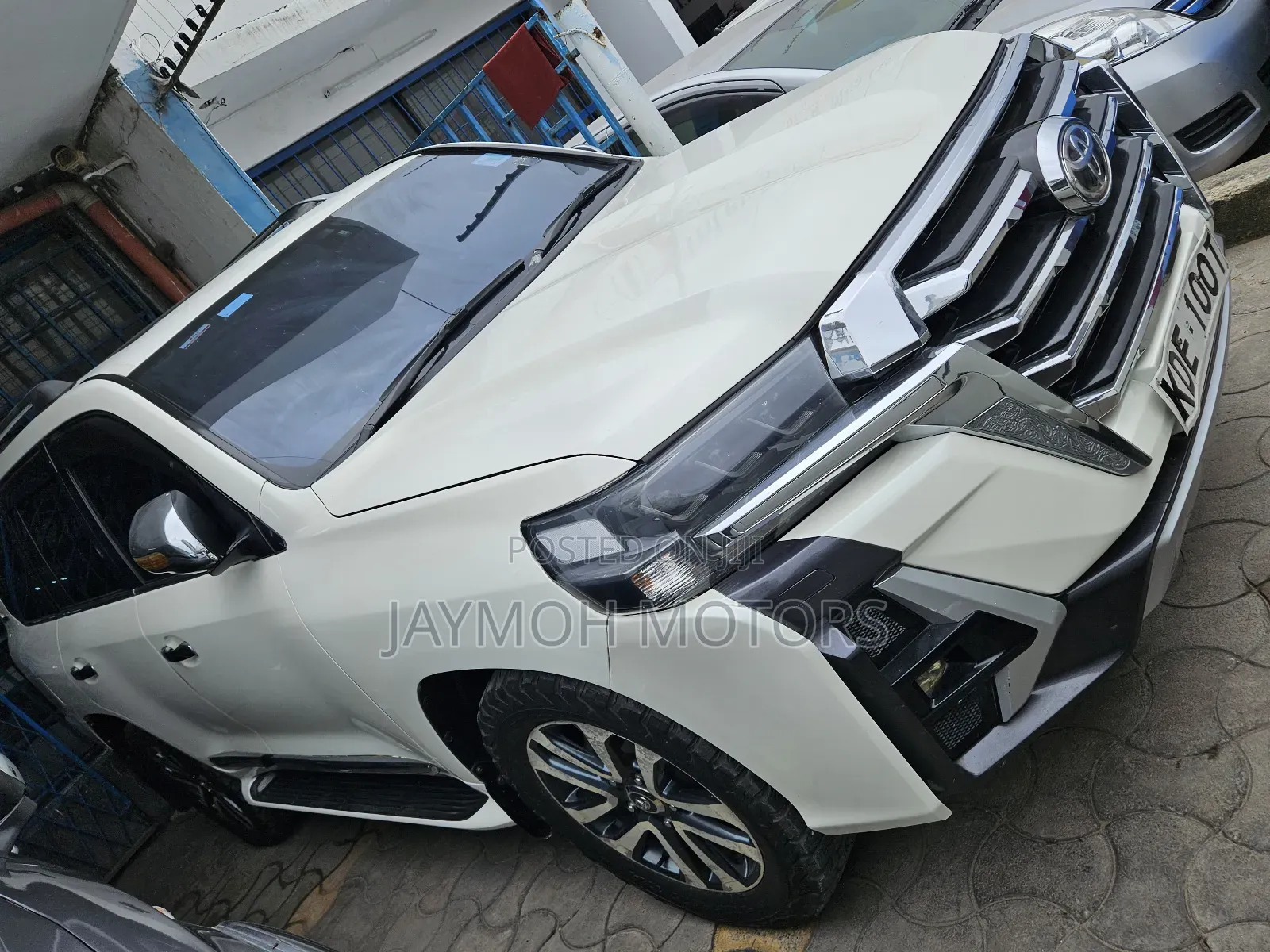 Toyota Land Cruiser 2015 White
