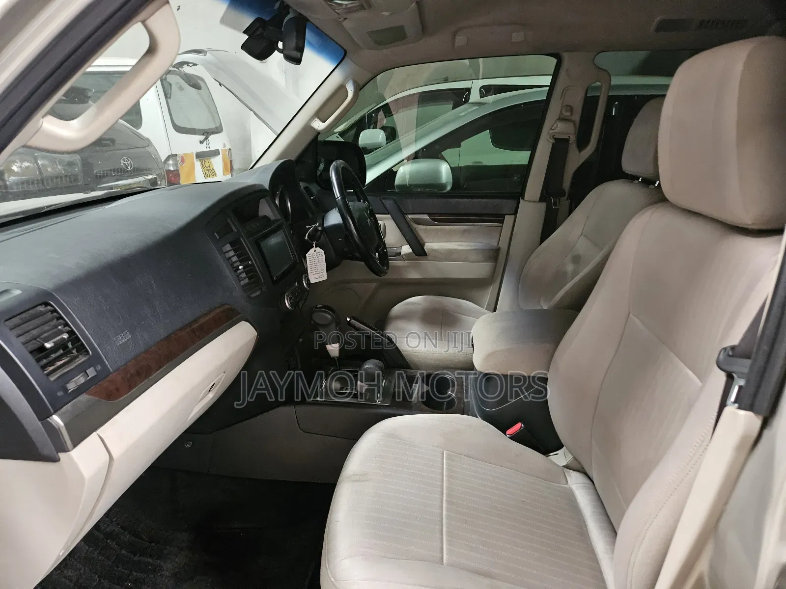 Mitsubishi Pajero 2014 Beige