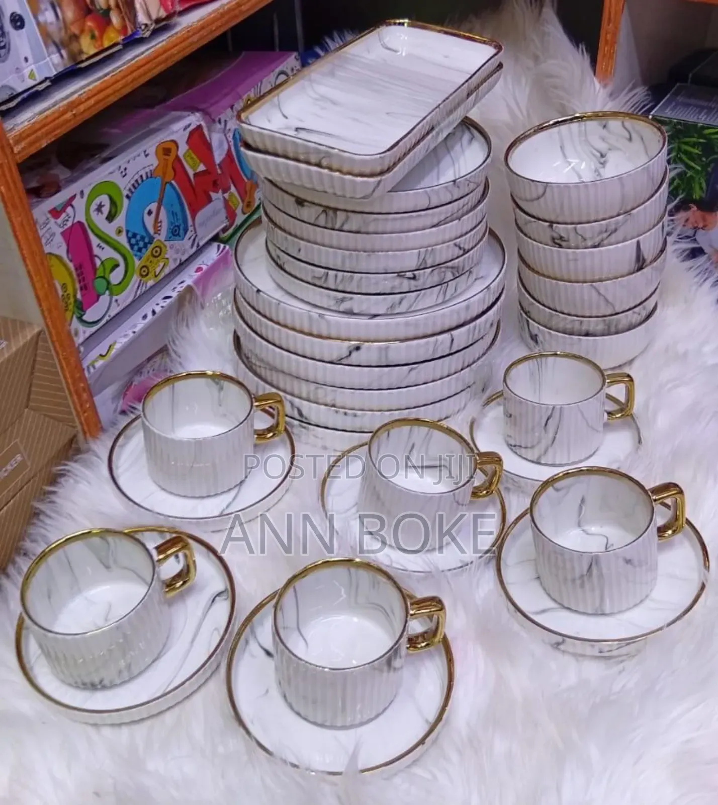  
Elegant European Porcelain Dinner Set