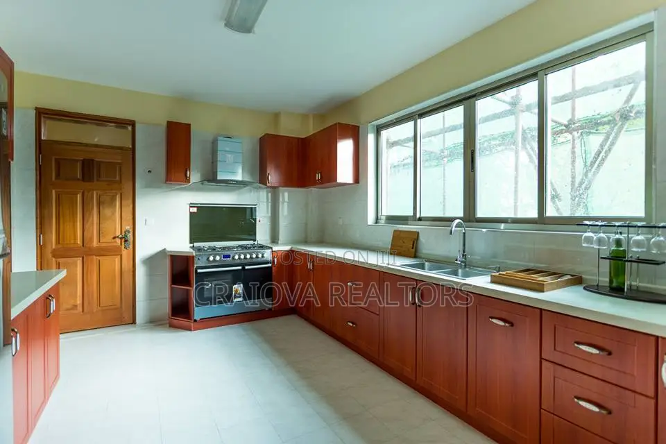 Furnished 3bdrm Block of Flats in Valley Arcade for sale