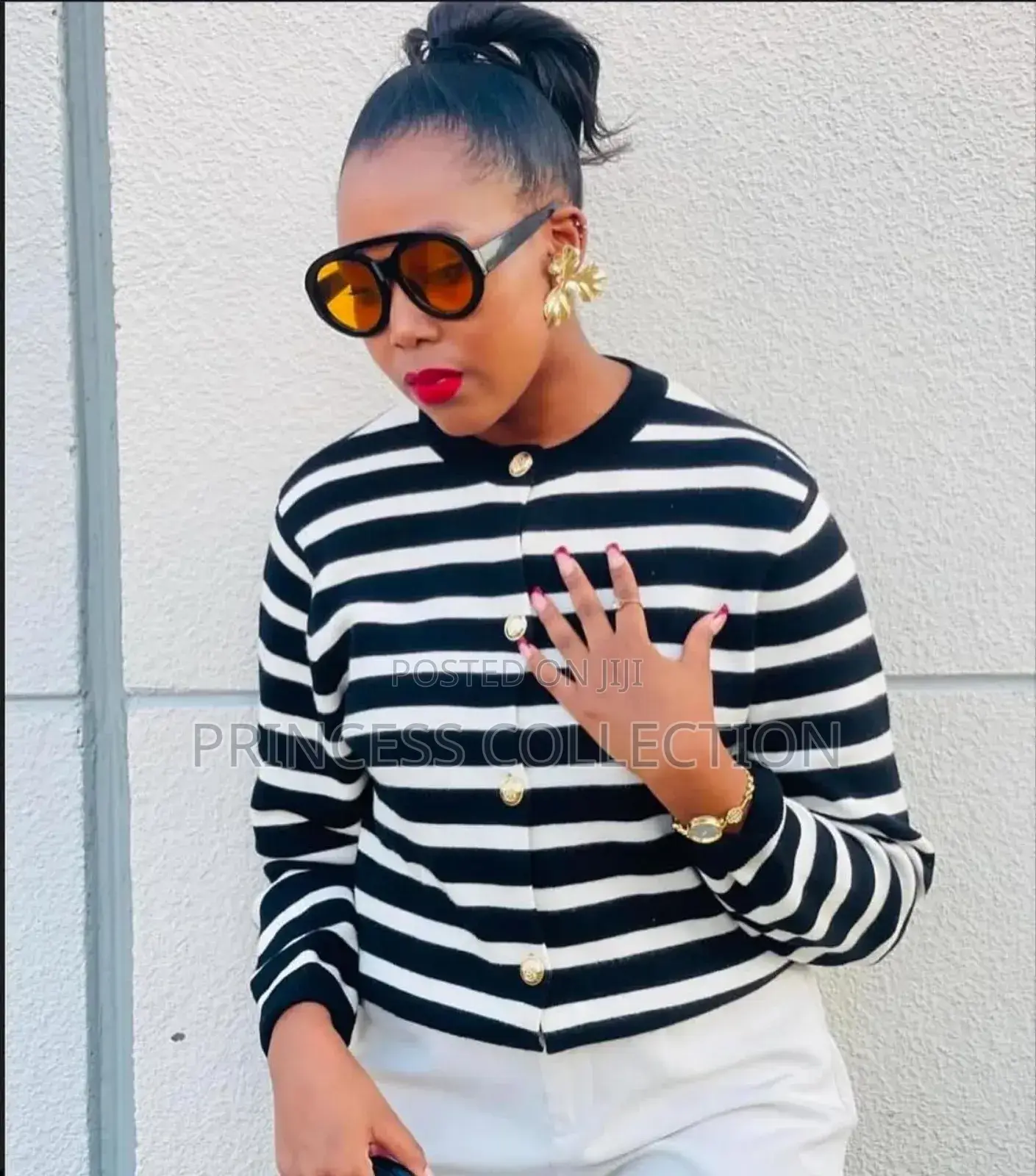 Cute Warm Sweater With a Collar