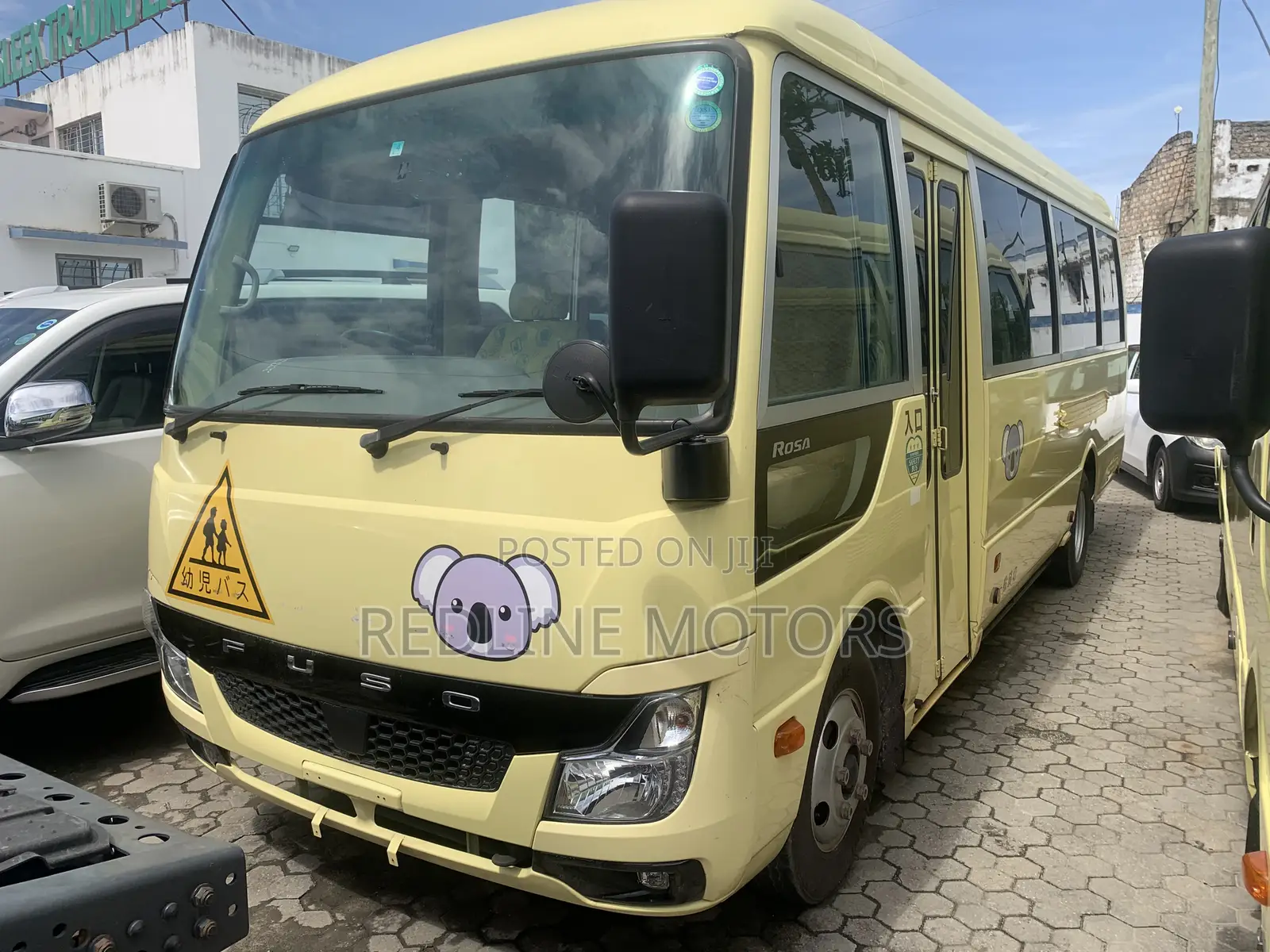 Mitsubishi Fuso Rosa 2019 Yellow