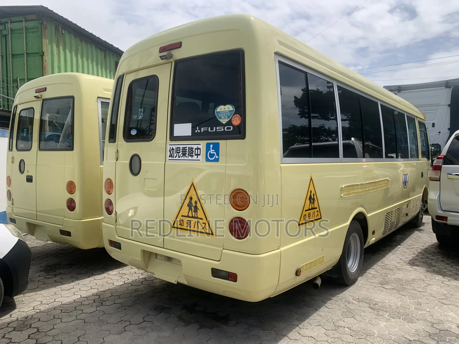 Mitsubishi Fuso Rosa 2019 Yellow