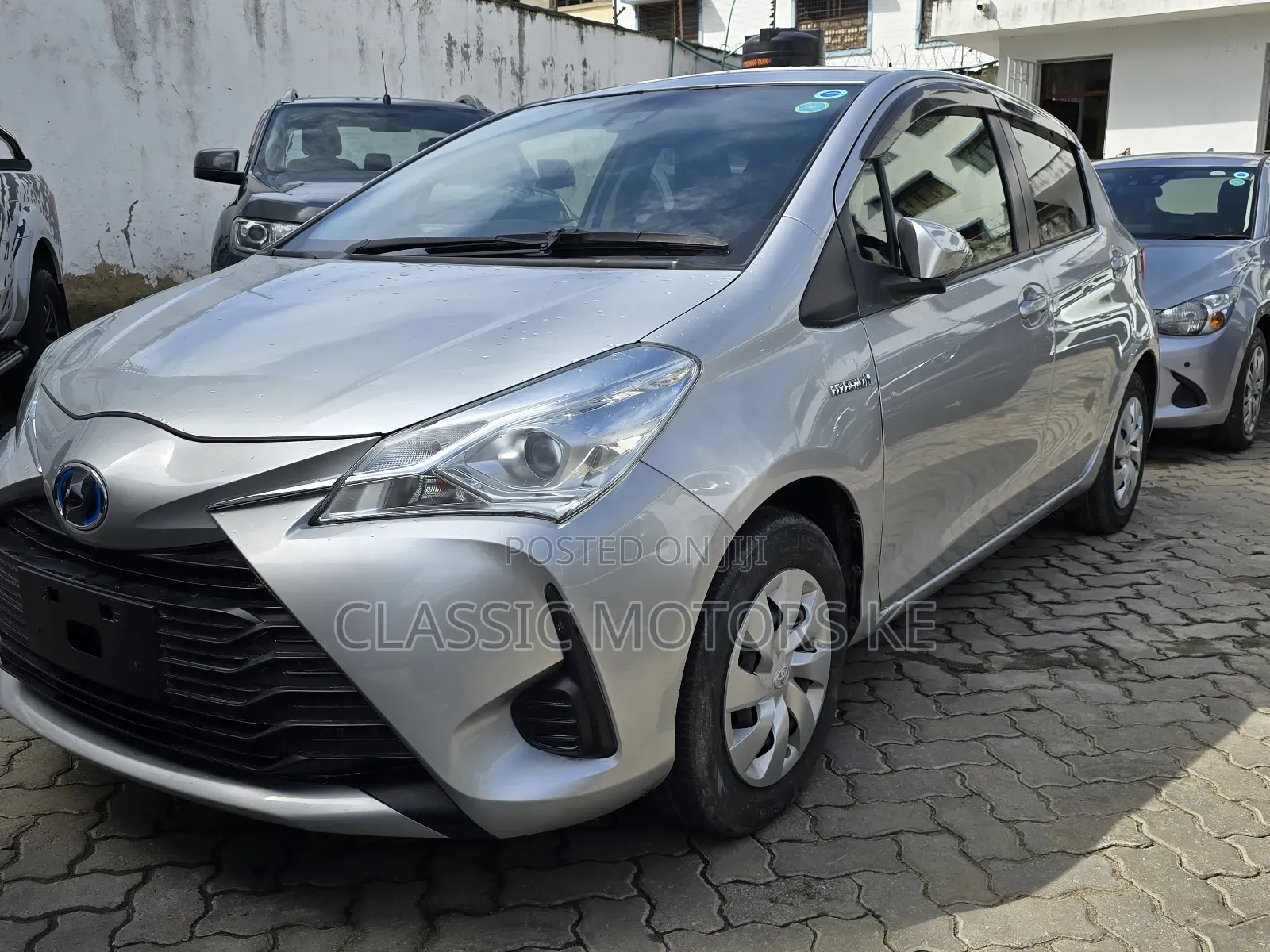 Toyota Vitz 1.5 FWD Hybrid 5dr 2018 Silver