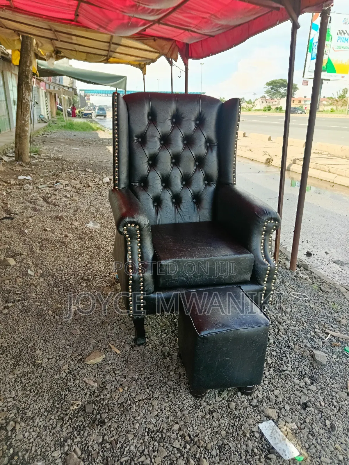 1 Pedicure Seat and a Pouf, Black Leather 