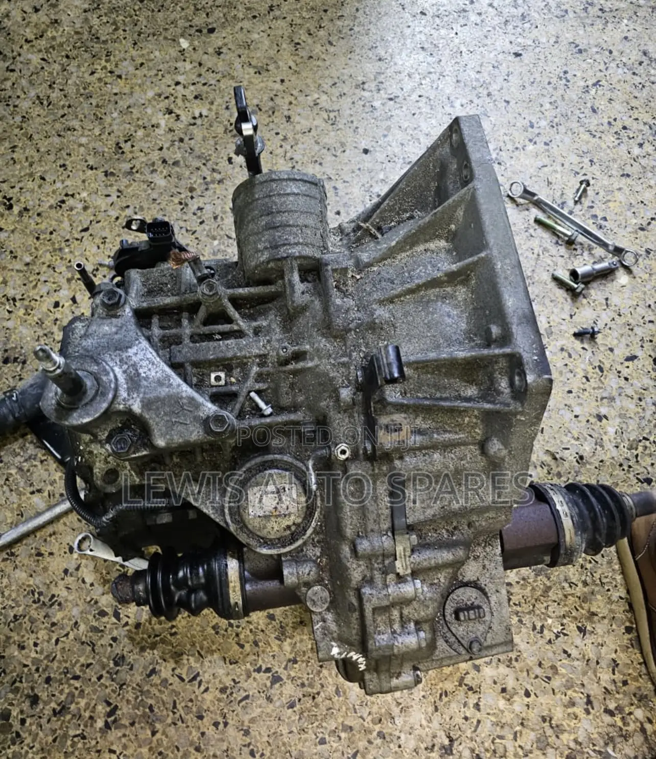 Hr16 Nissan Vannette Gearbox