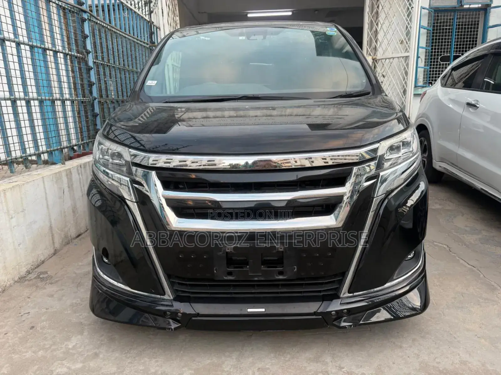 Toyota Noah 1.8 FWD Hybrid (7 seater) 2019 Black