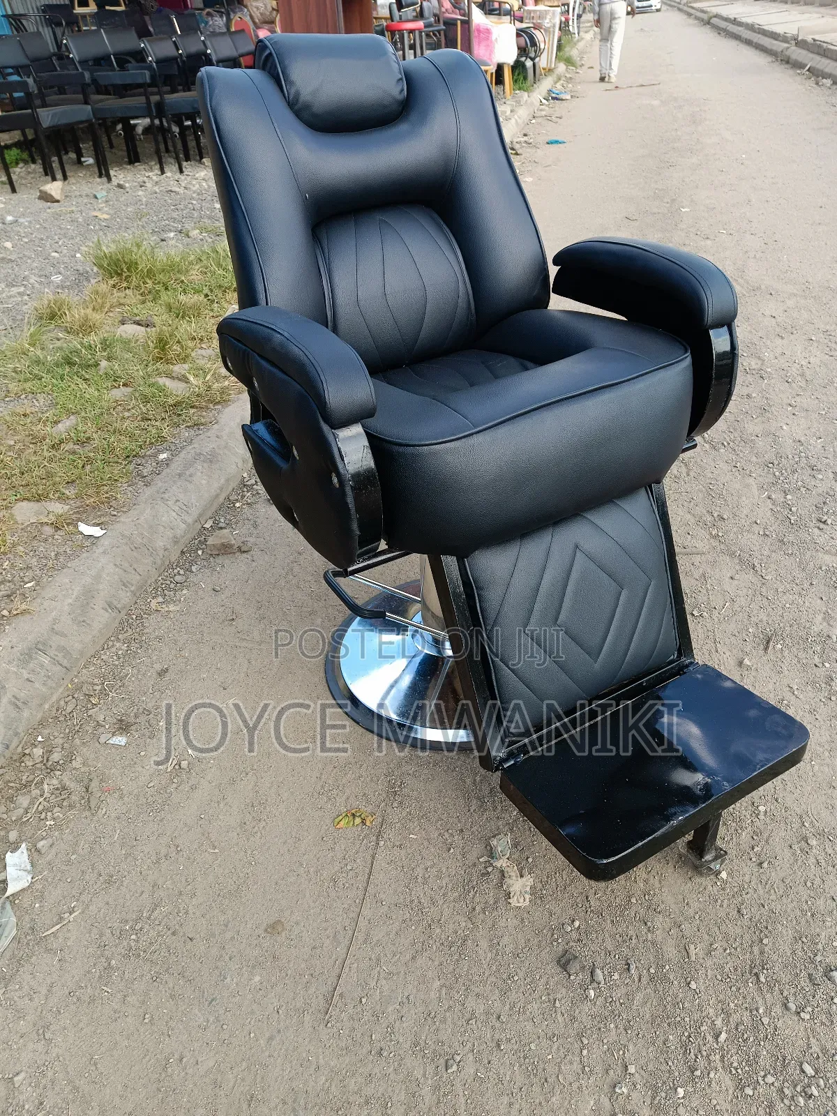 Barber Seat With Hydraulic Machine, Black 