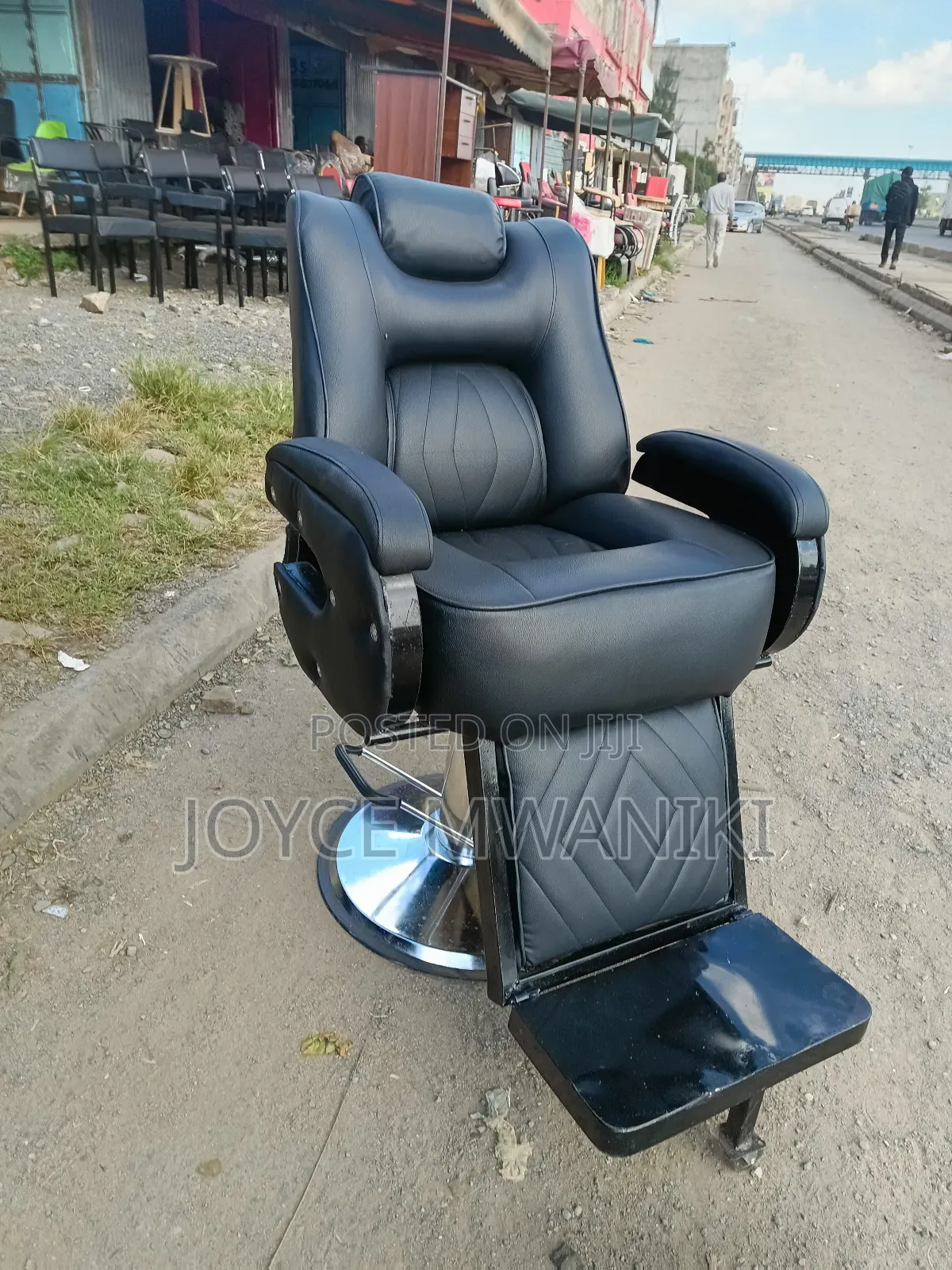 Barber Seat With Hydraulic Machine, Black 