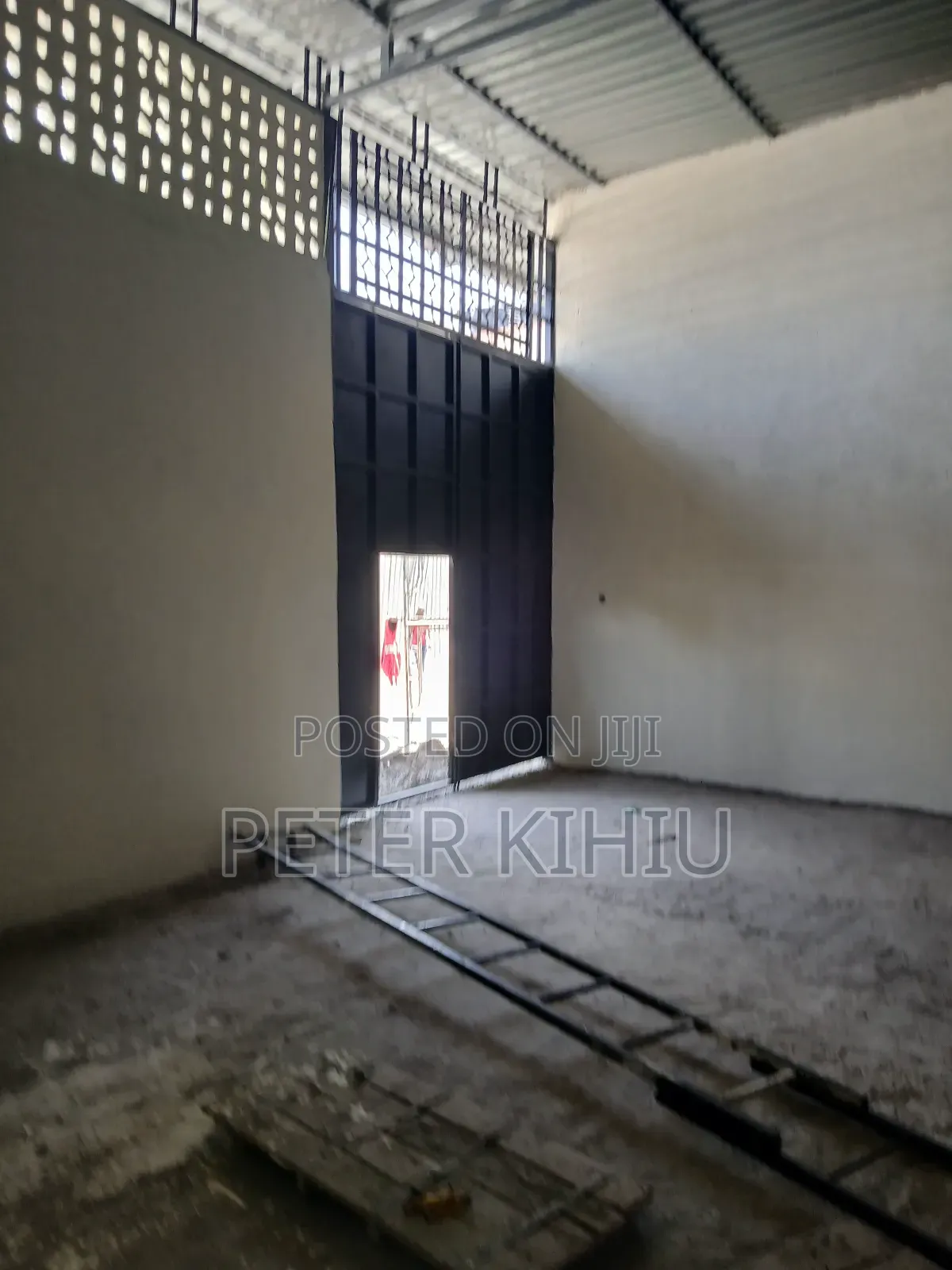 Godown to Let 2000sqft at Donholm