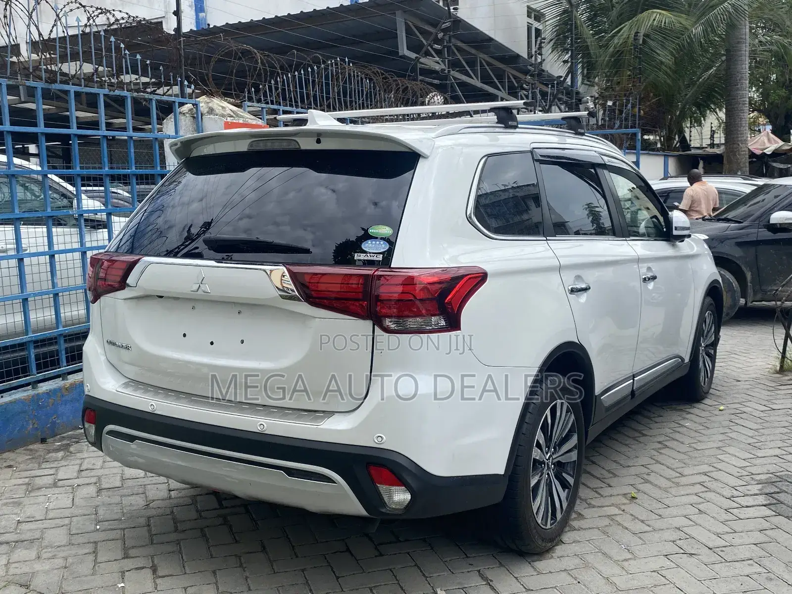 Mitsubishi Outlander 2018 White