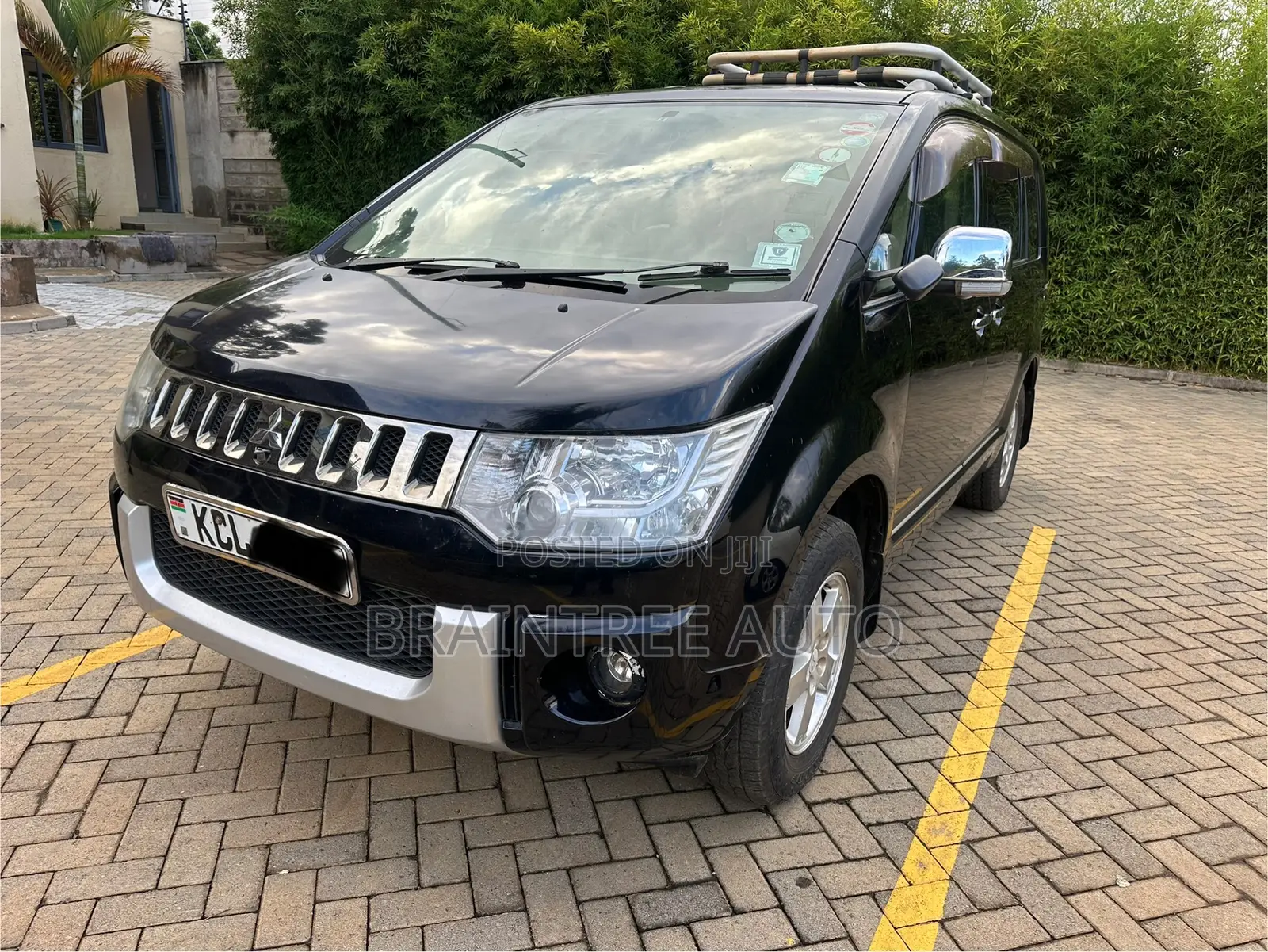 Mitsubishi Delica 2010 Black