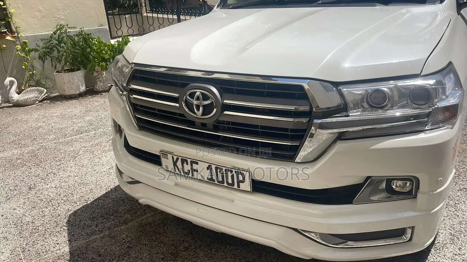 Toyota Land Cruiser 2010 White